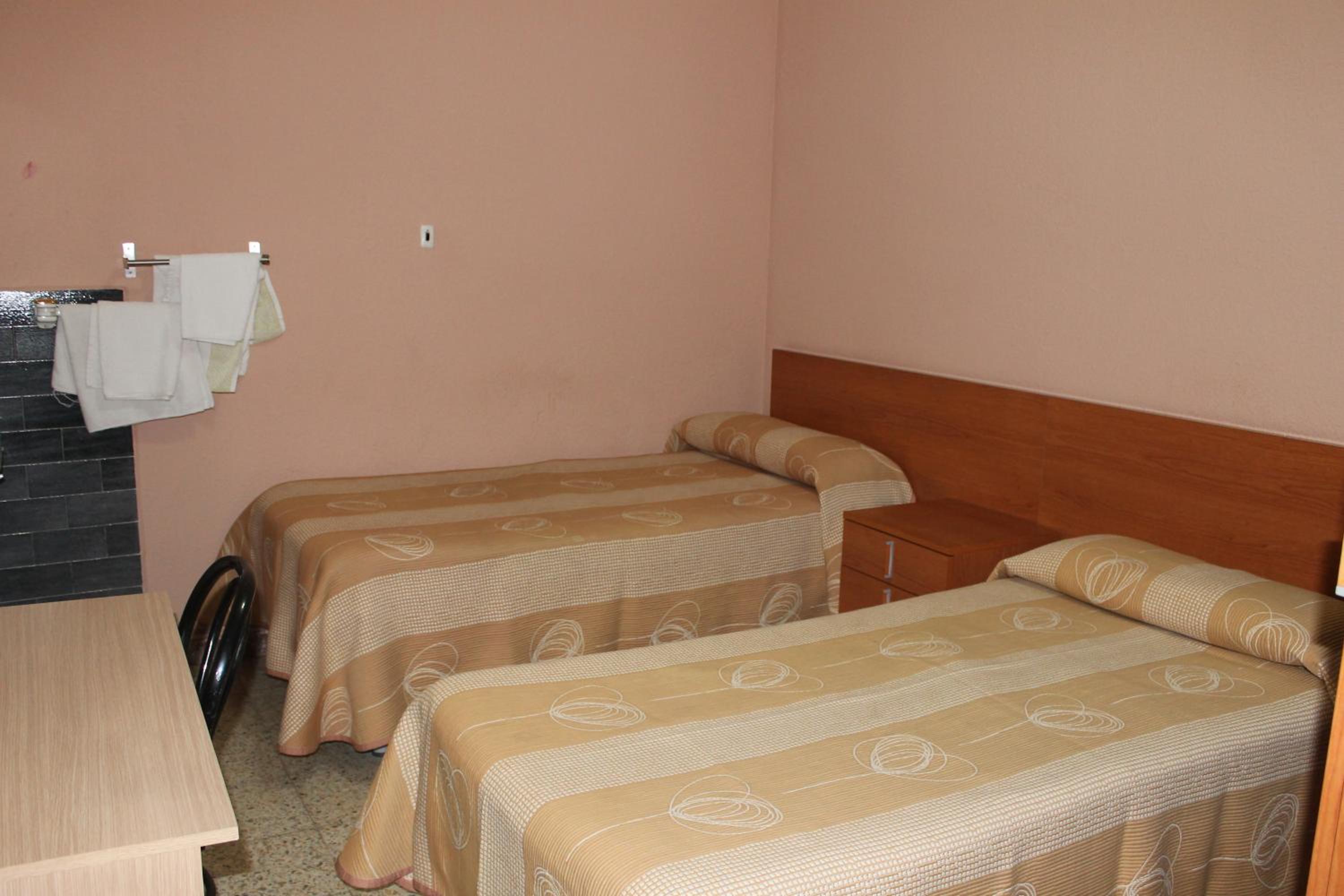 Twin Room with Shared Bathroom photo 2