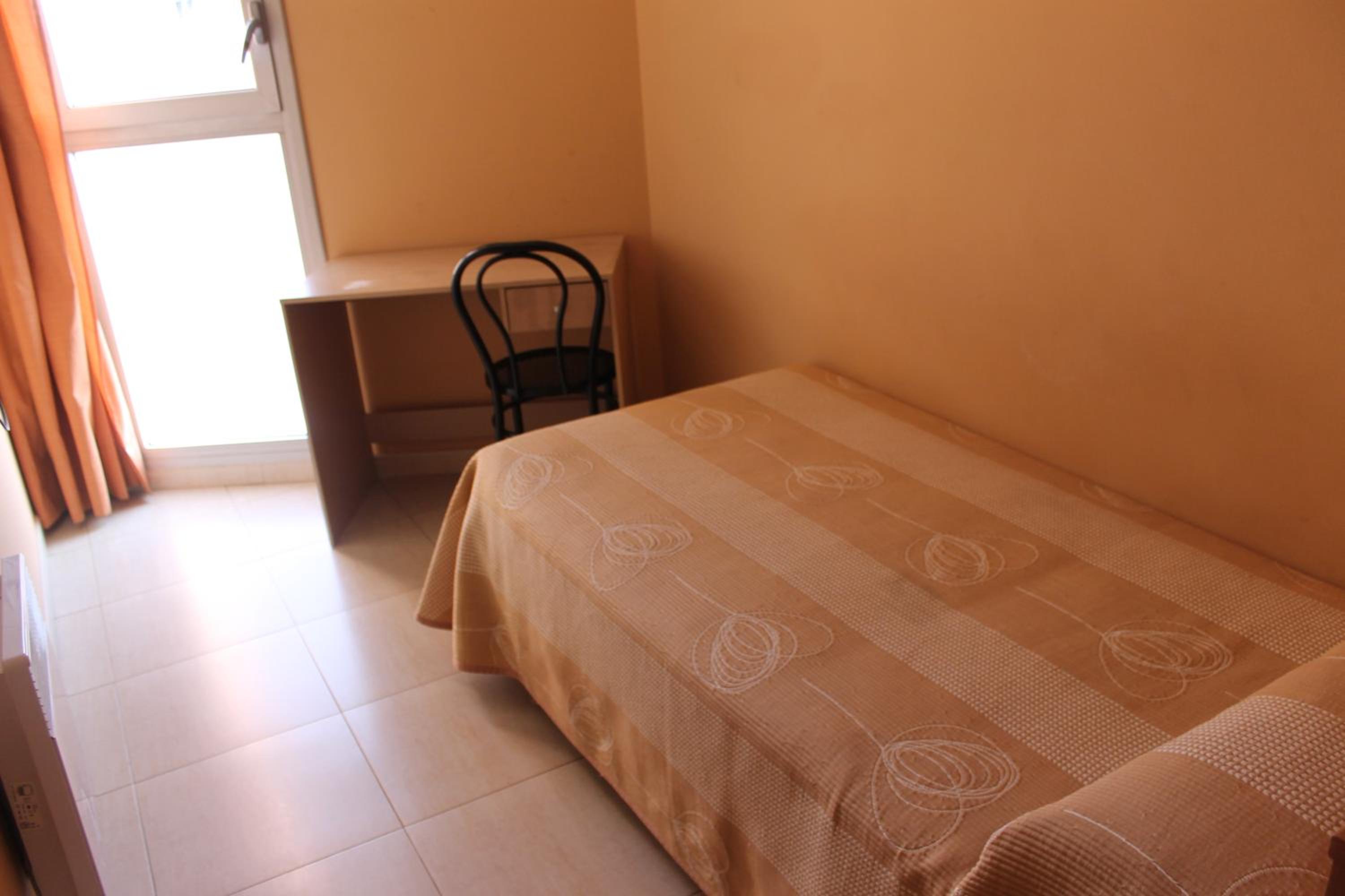 Single Room with Private Bathroom photo 3