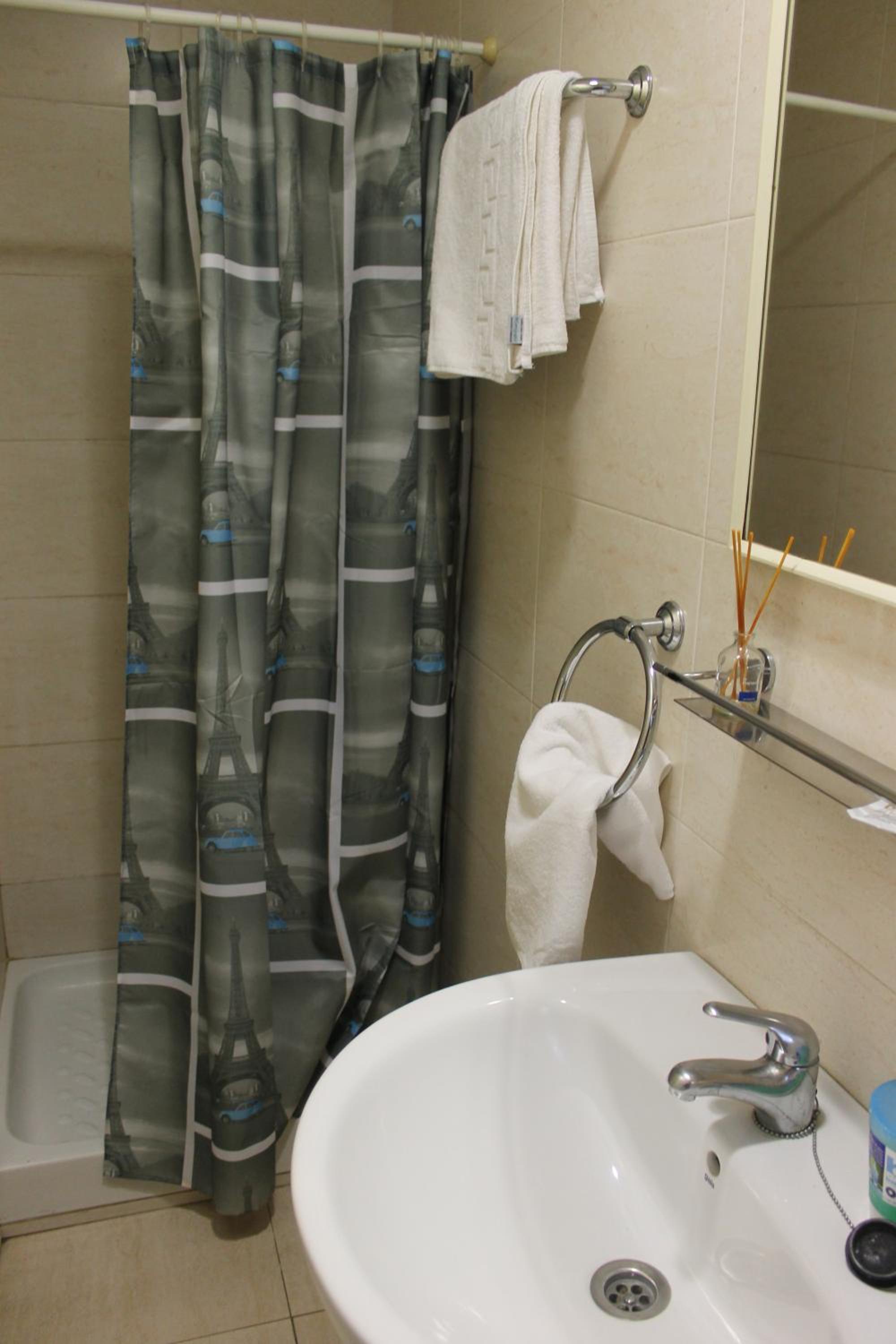 Single Room with Private Bathroom photo 2
