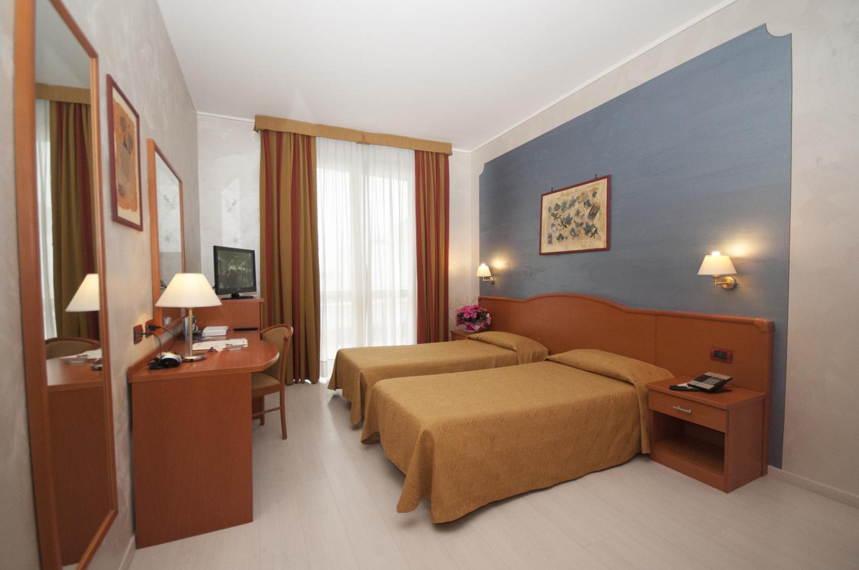 Double or Twin Room photo 3
