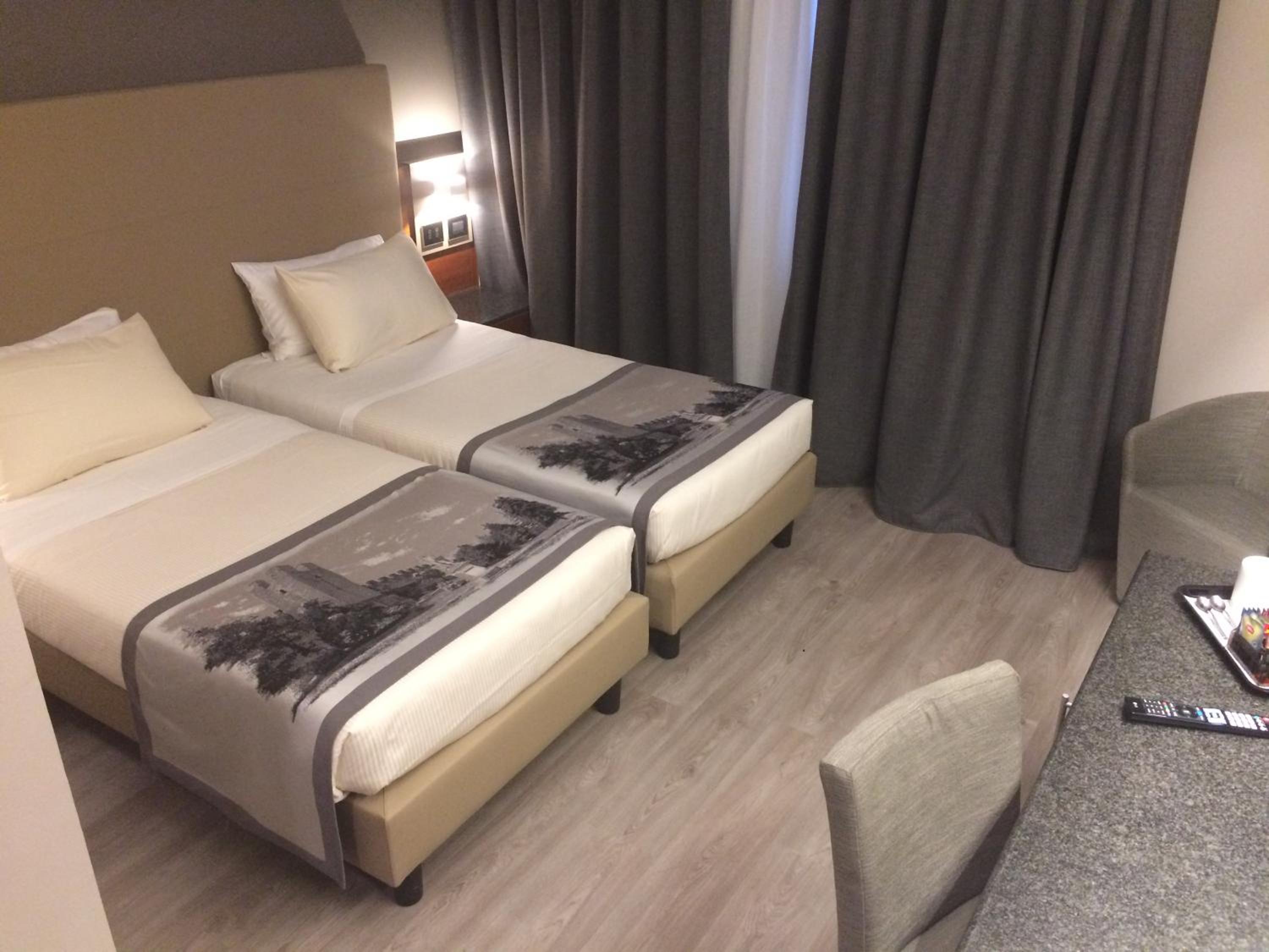 Twin Room - Photo 1