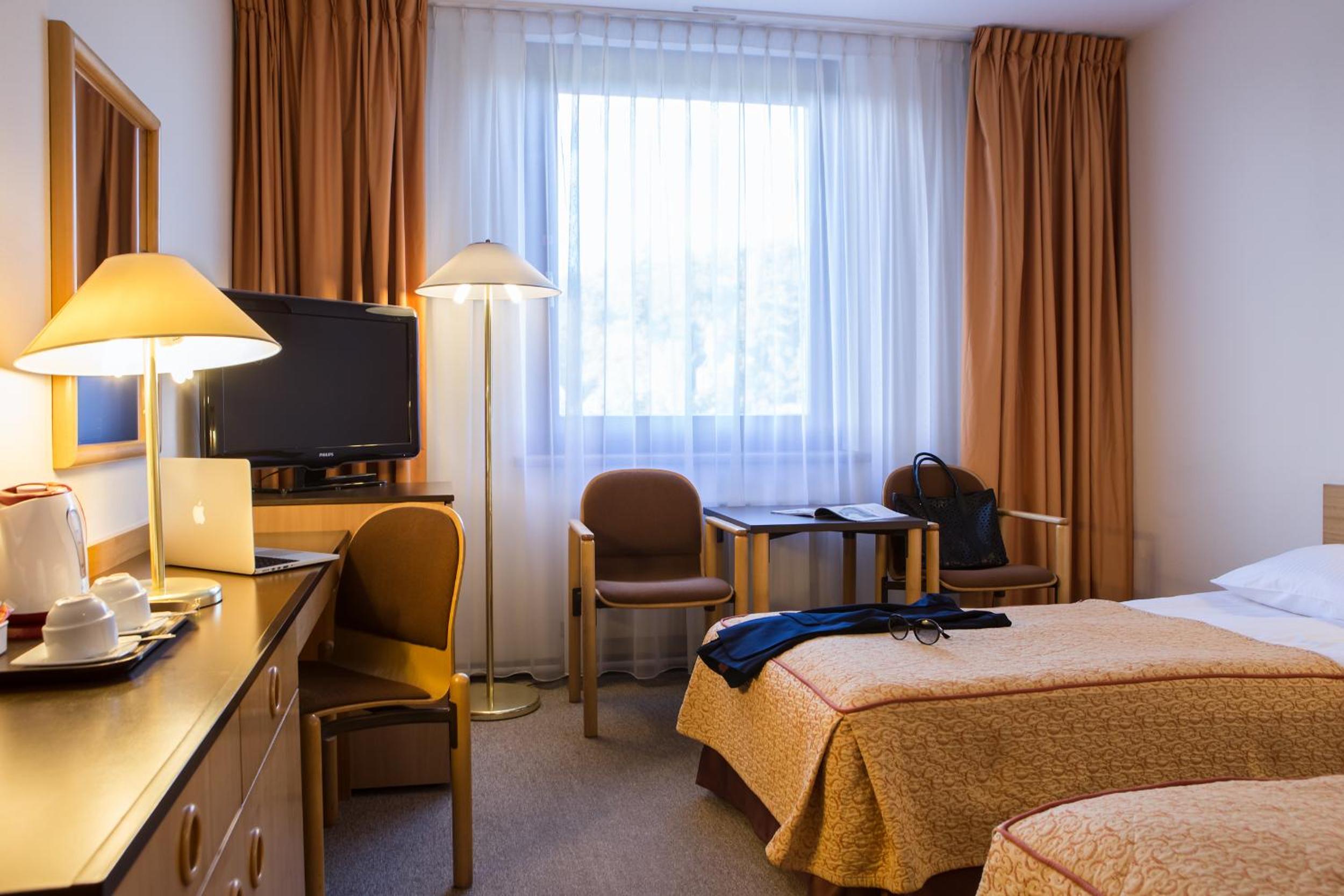 Standard Twin Room - Photo 4