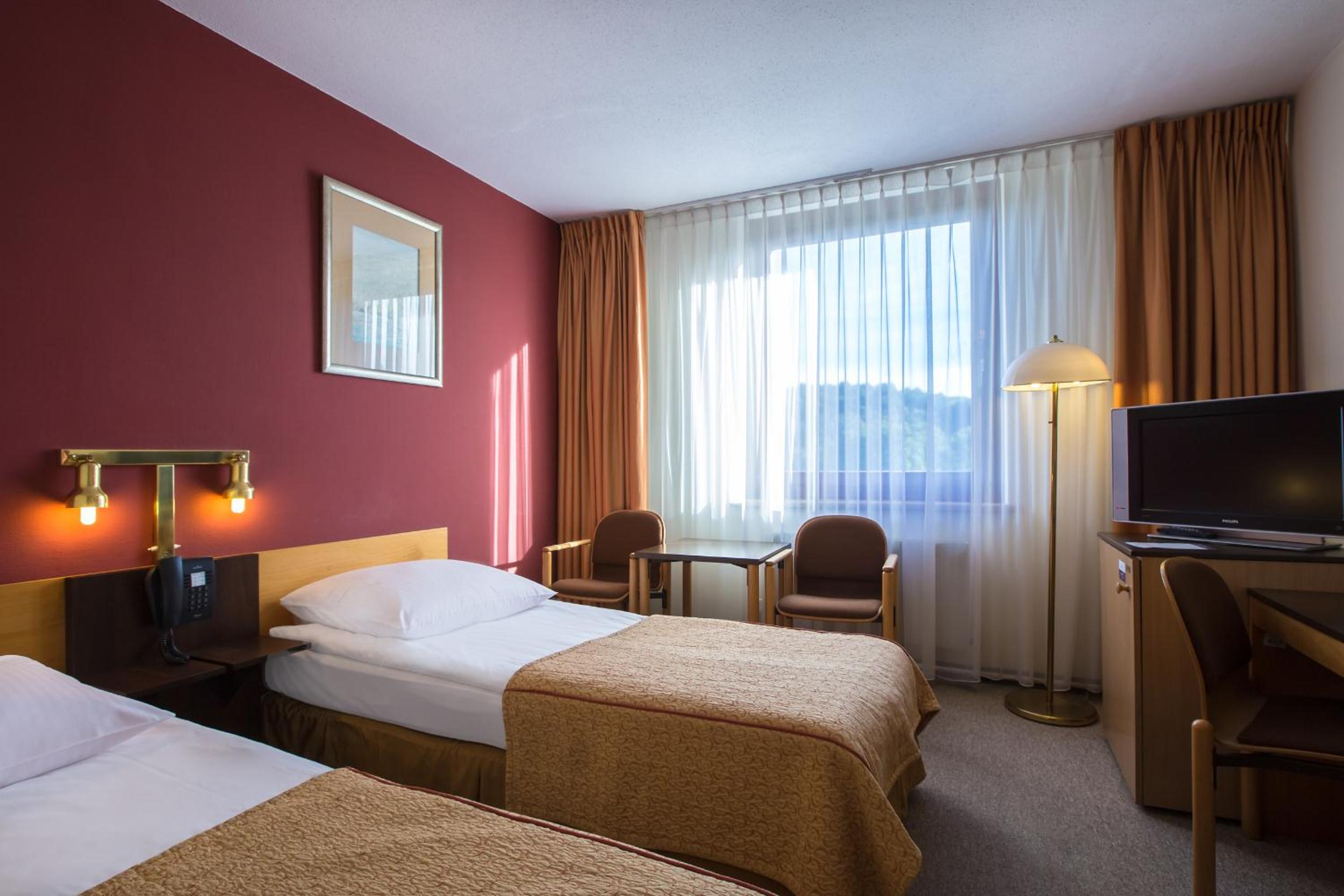Standard Twin Room - Photo 5