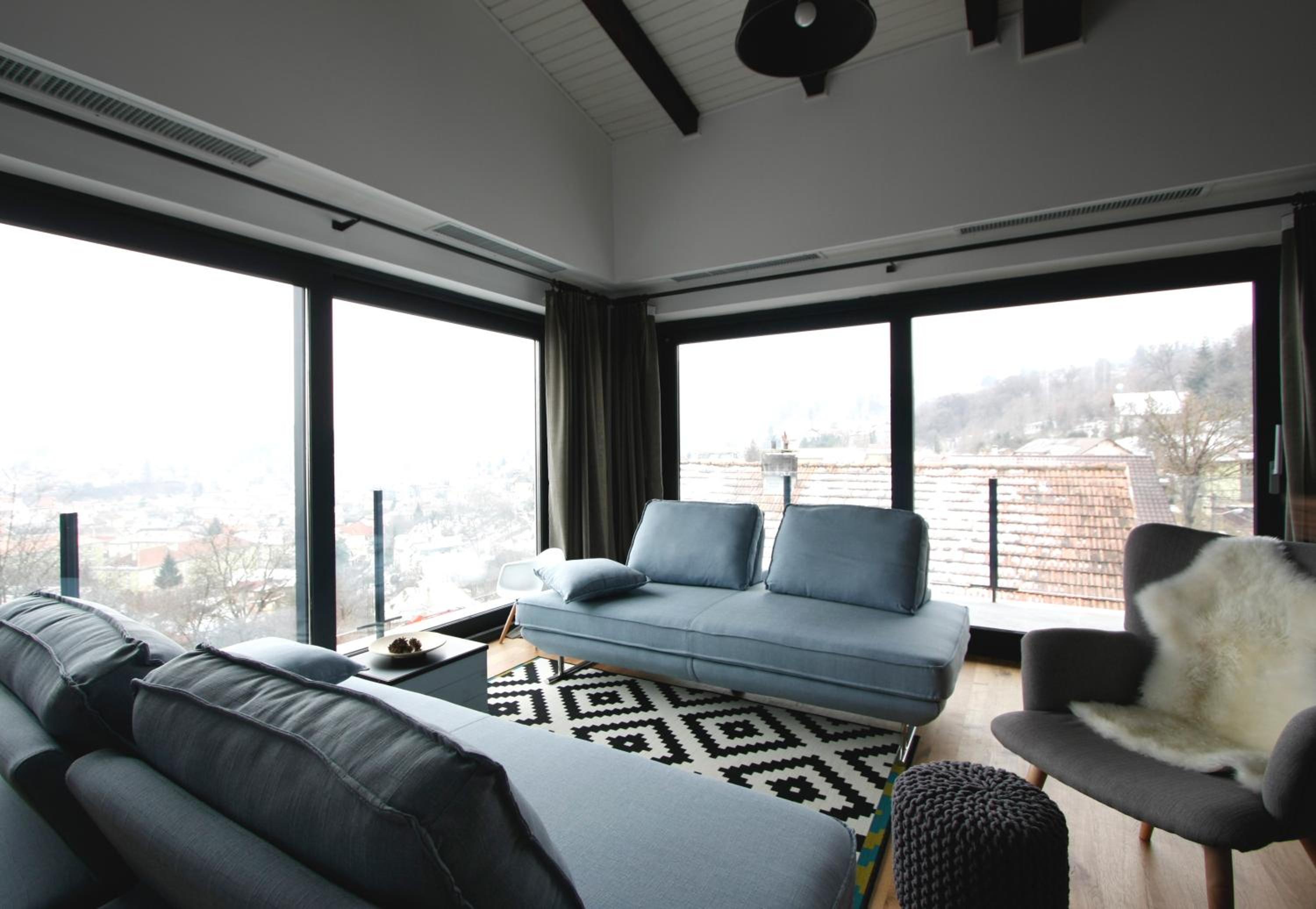 Apartment with Mountain View - Photo 7