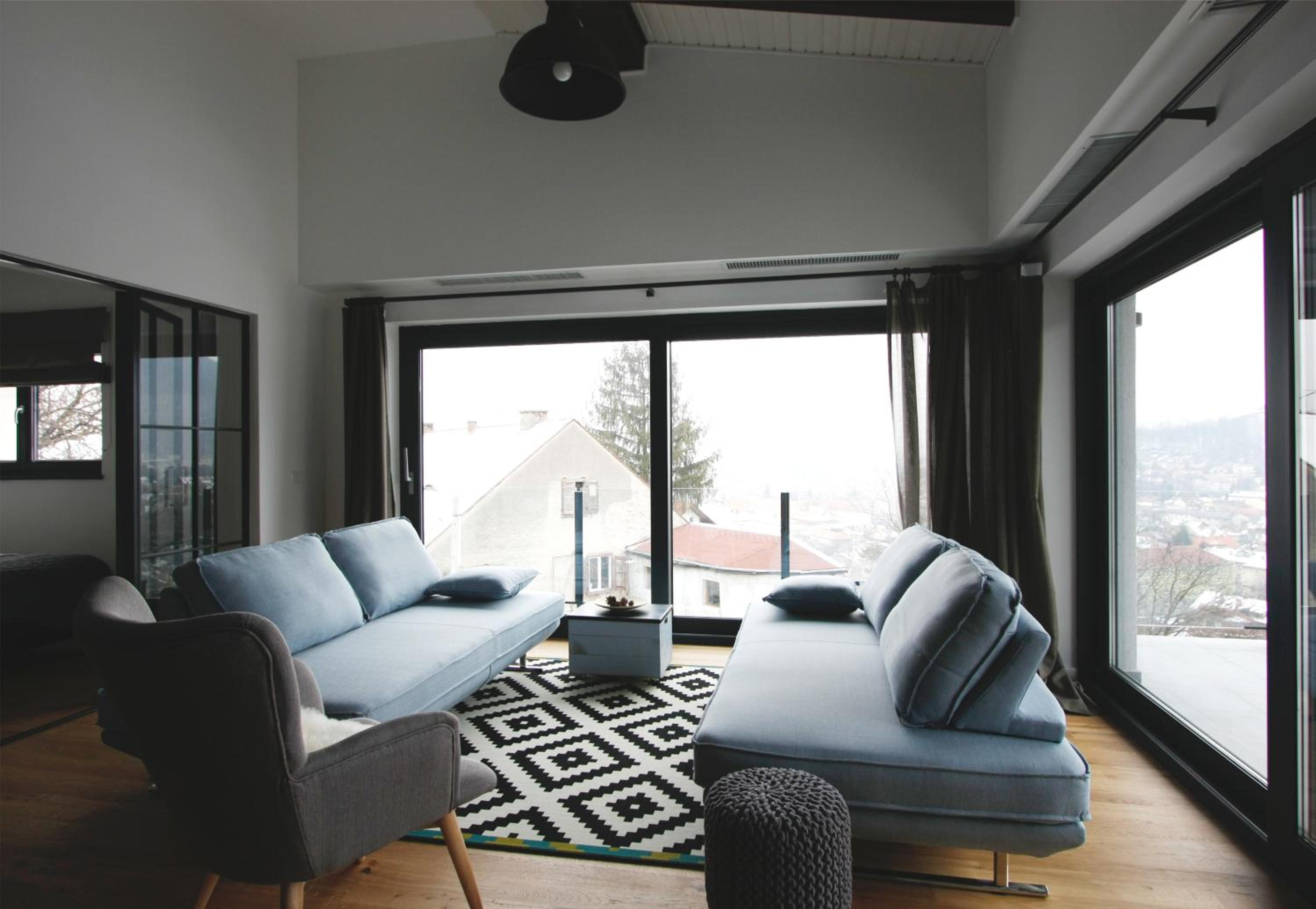 Apartment with Mountain View - Photo 6