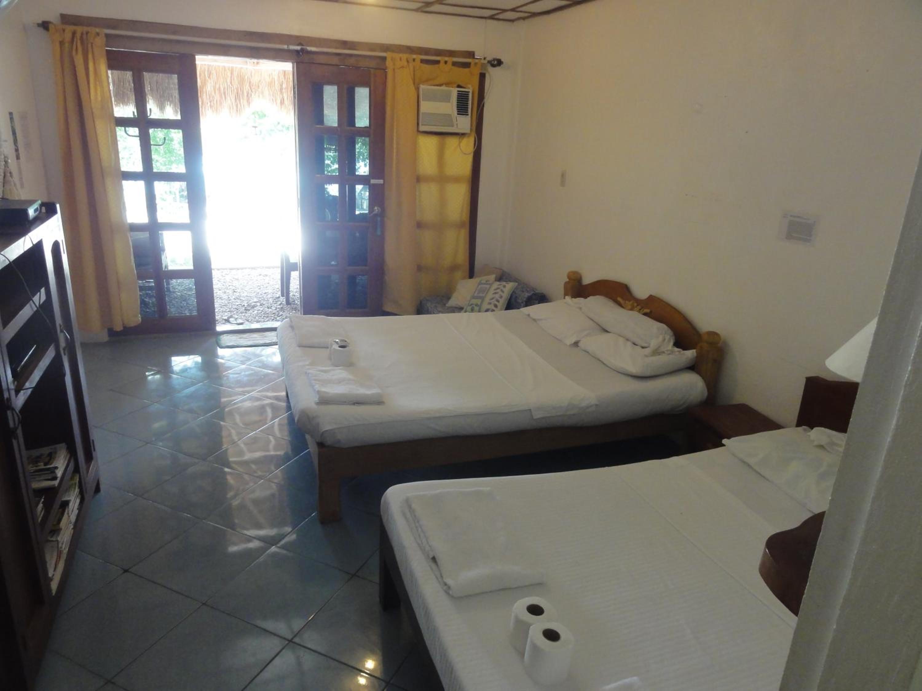 Family Room with Sea View - Photo 12
