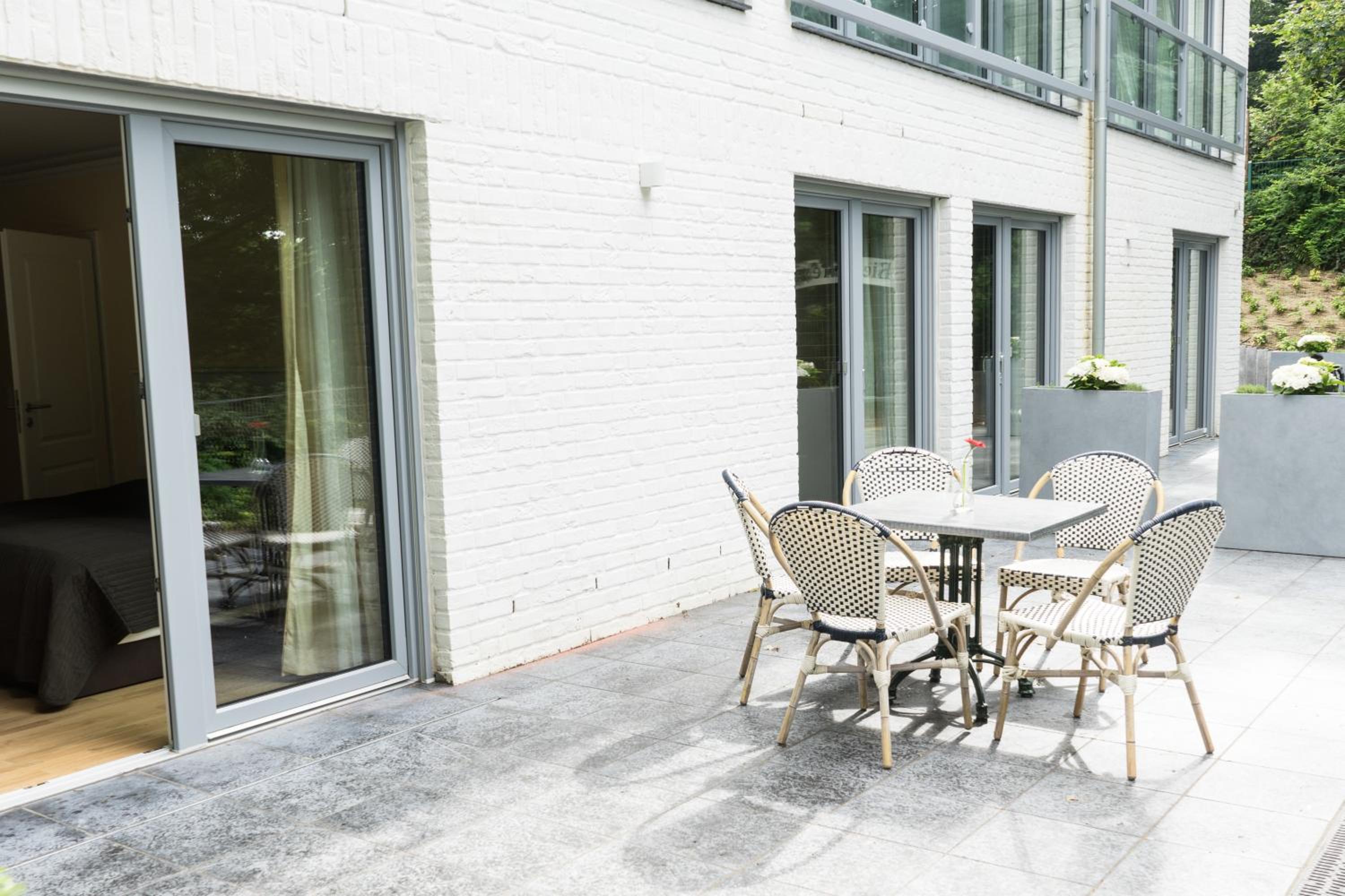 Apartment with Lake View