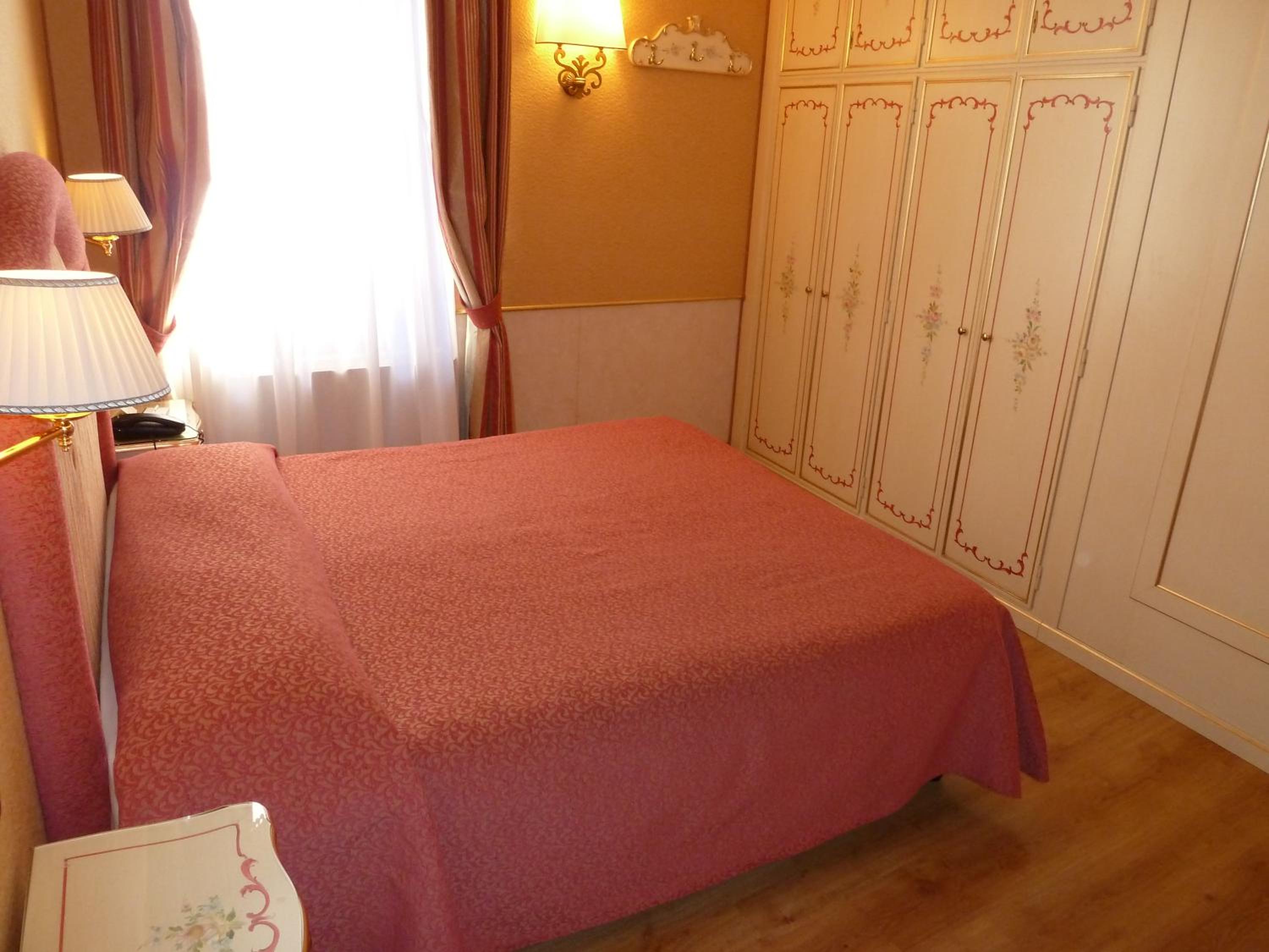 Small Double Room photo 2