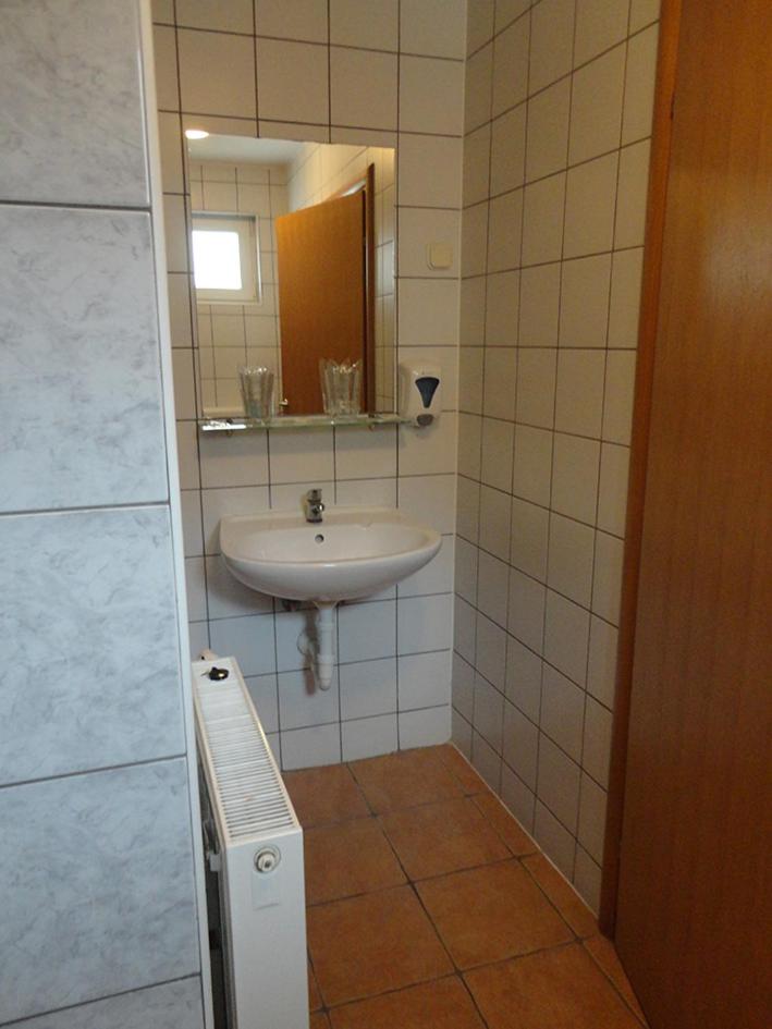 Budget Double Room - Photo 5