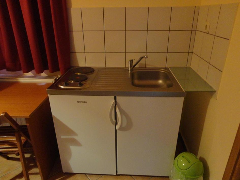 Budget Double Room - Photo 8