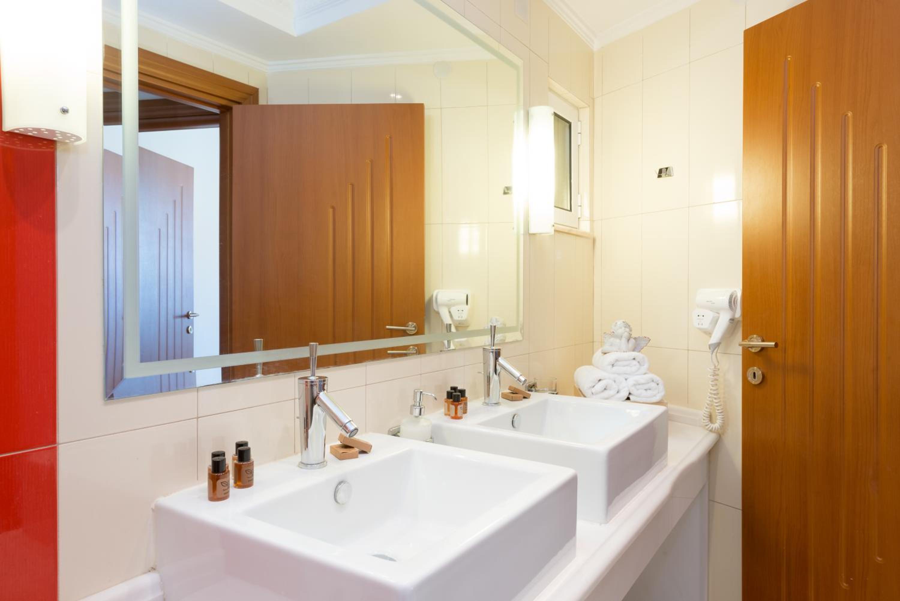 Suite with Spa Bath photo 3