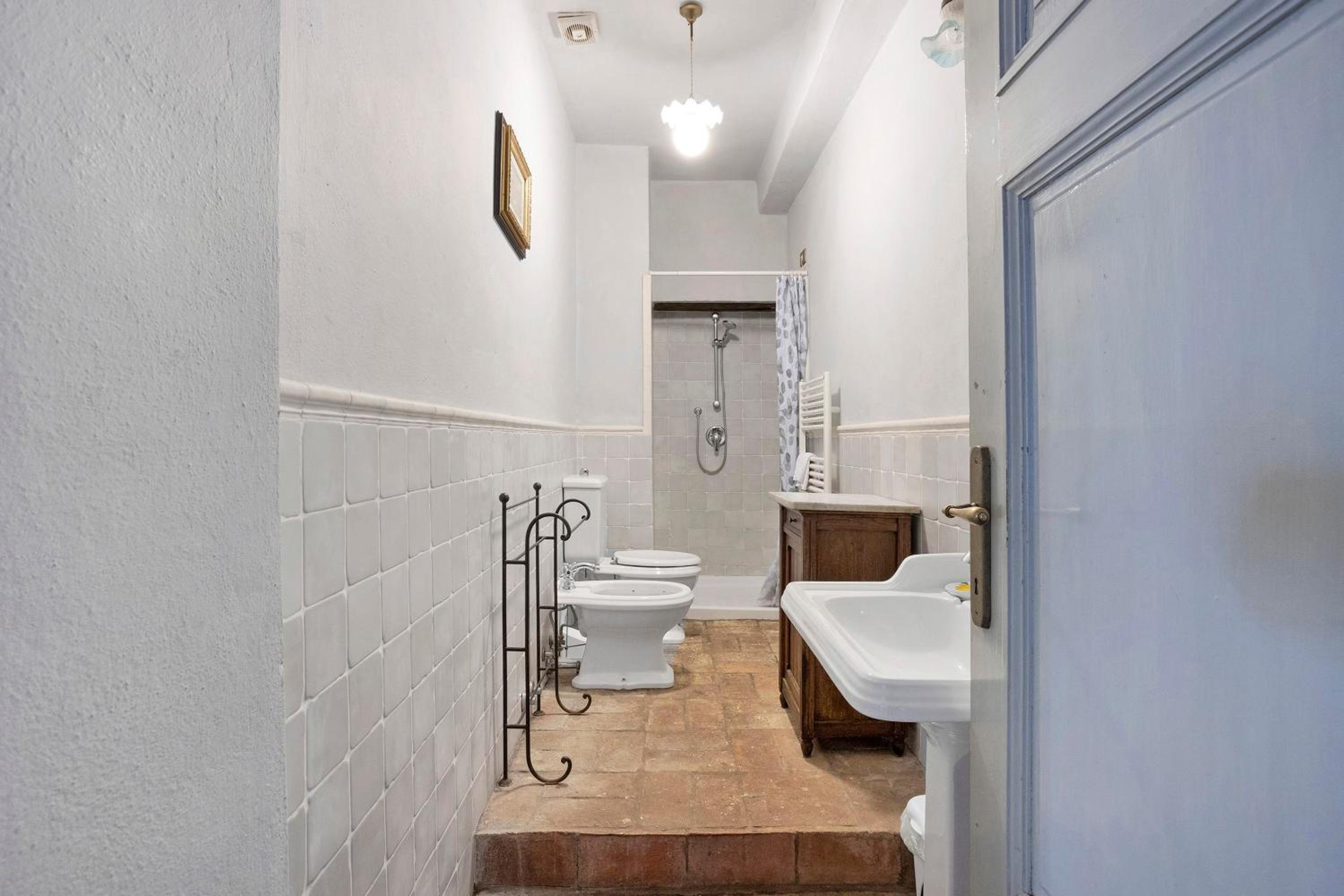Apartment with Shower