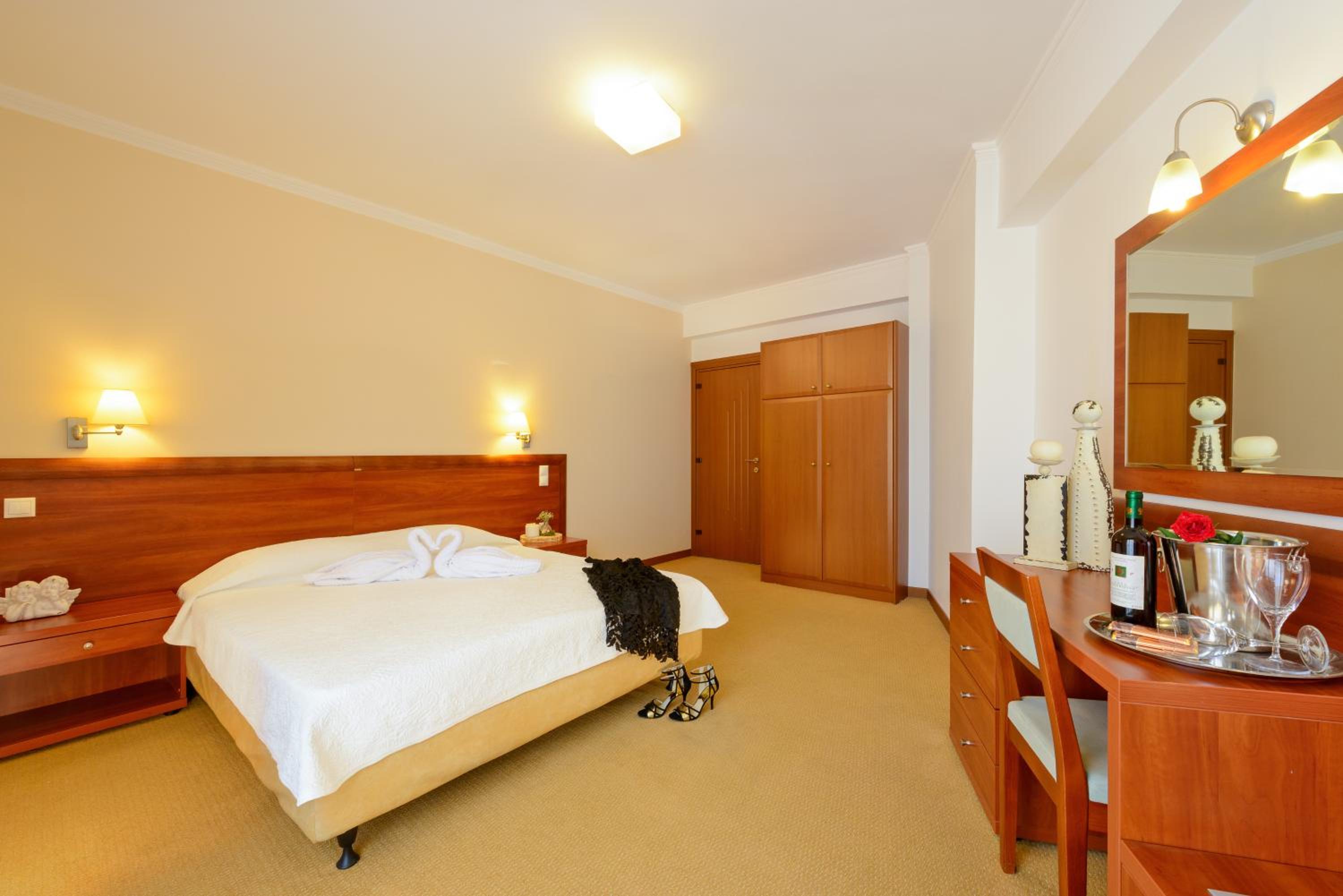 Suite with Spa Bath photo 1