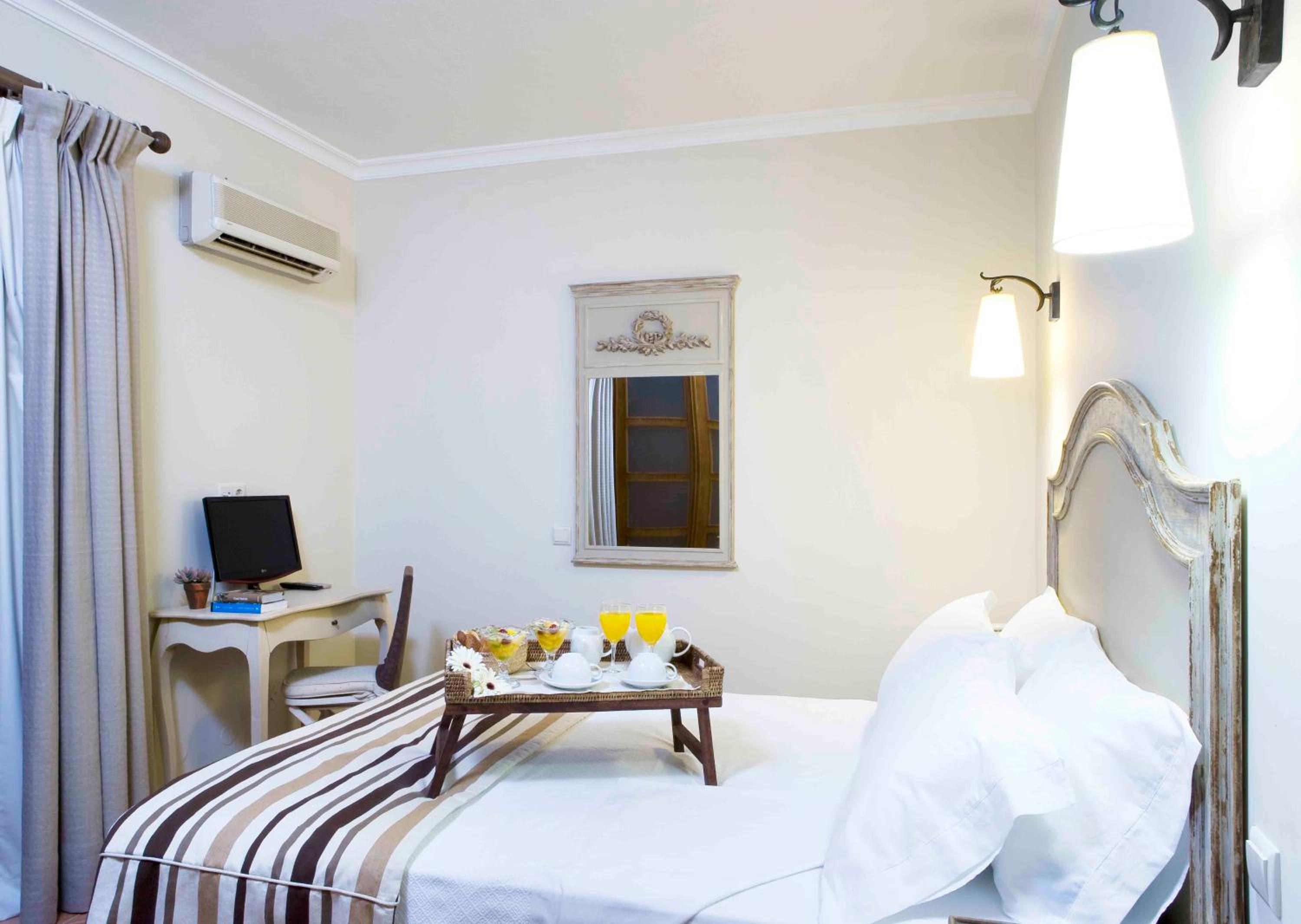 Suite - Photo 1