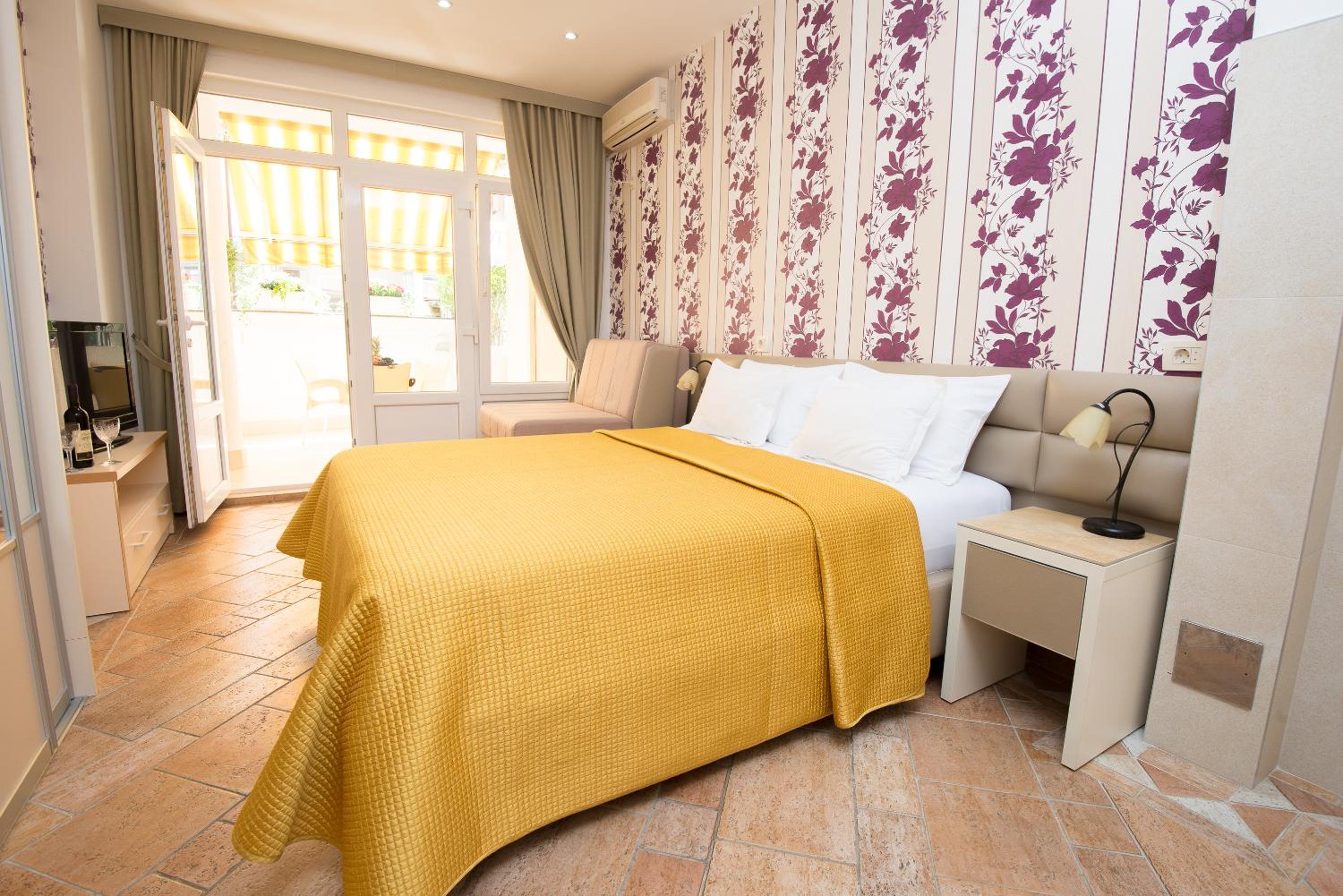Studio with Sofa Bed