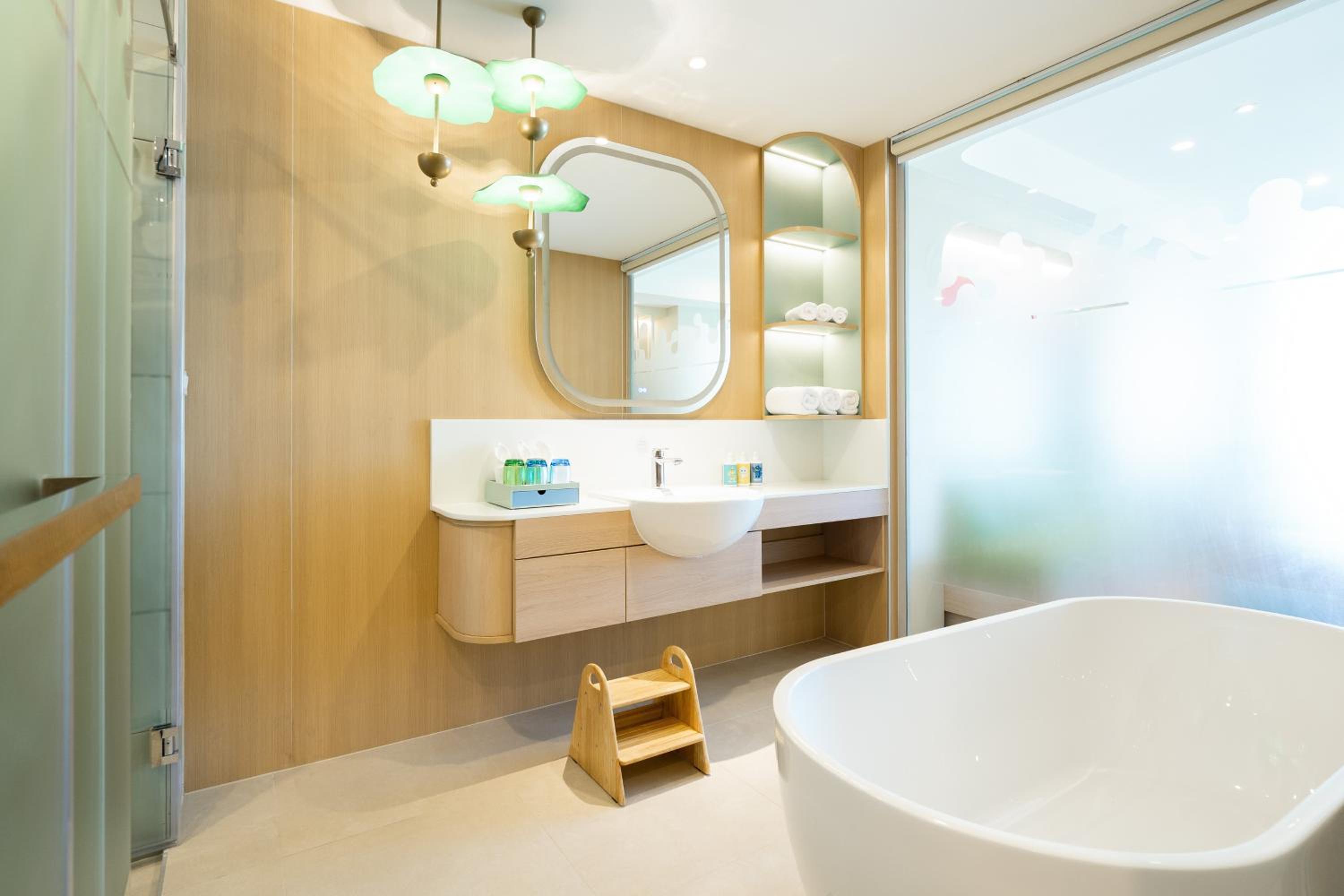 Two Bedroom Teen Suite - Photo 2