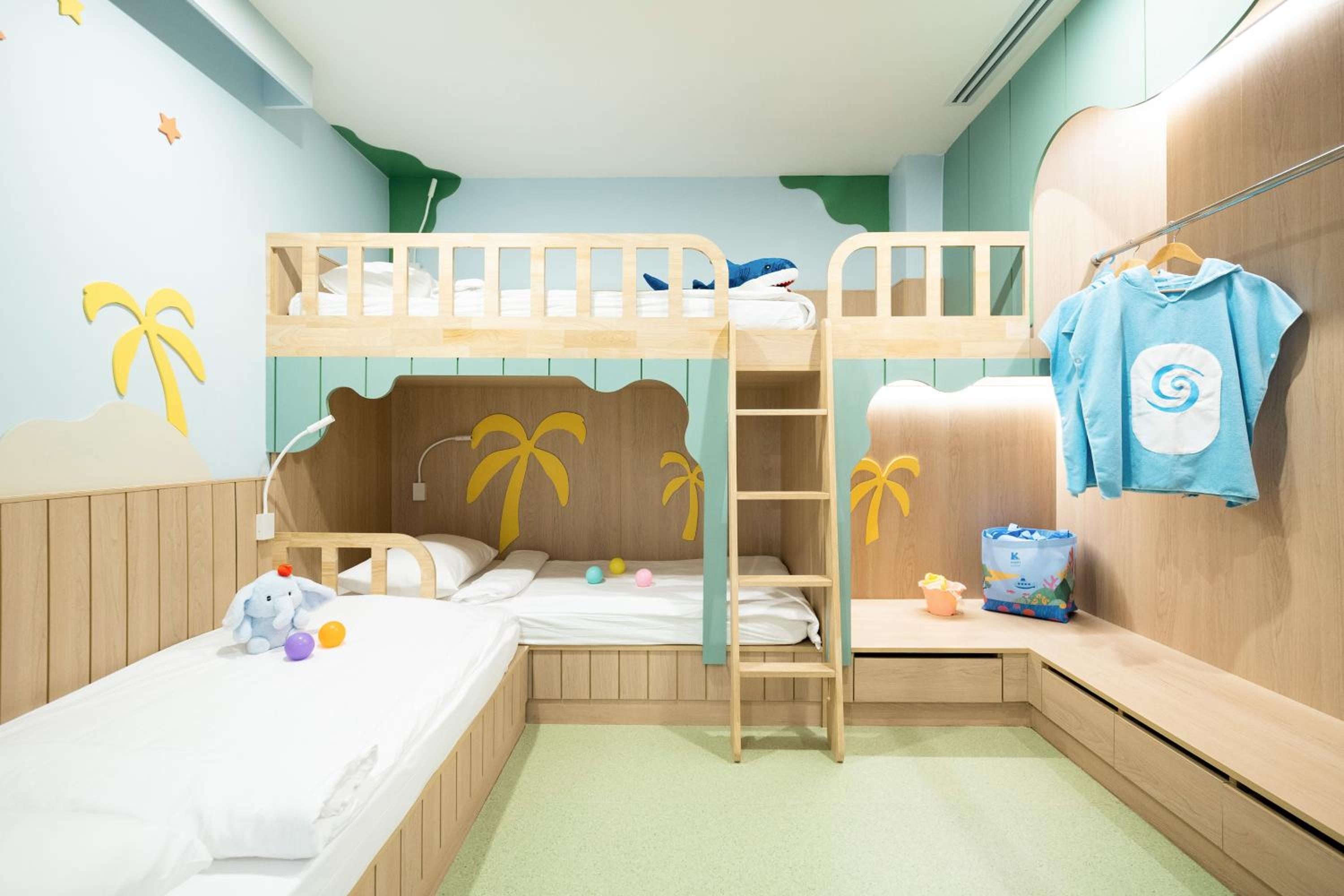 Two Bedroom Teen Suite - Photo 4