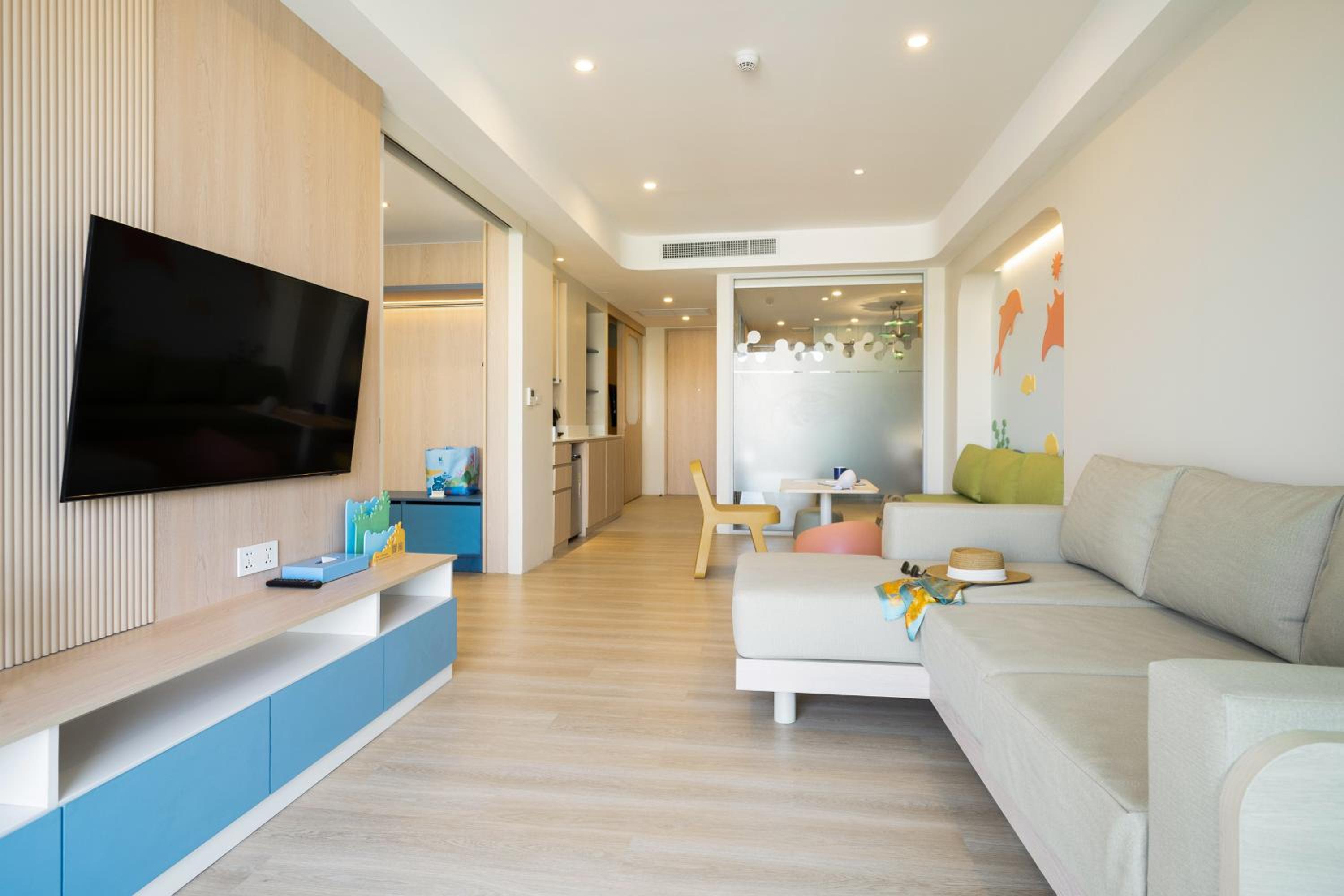 Two Bedroom Teen Suite - Photo 7
