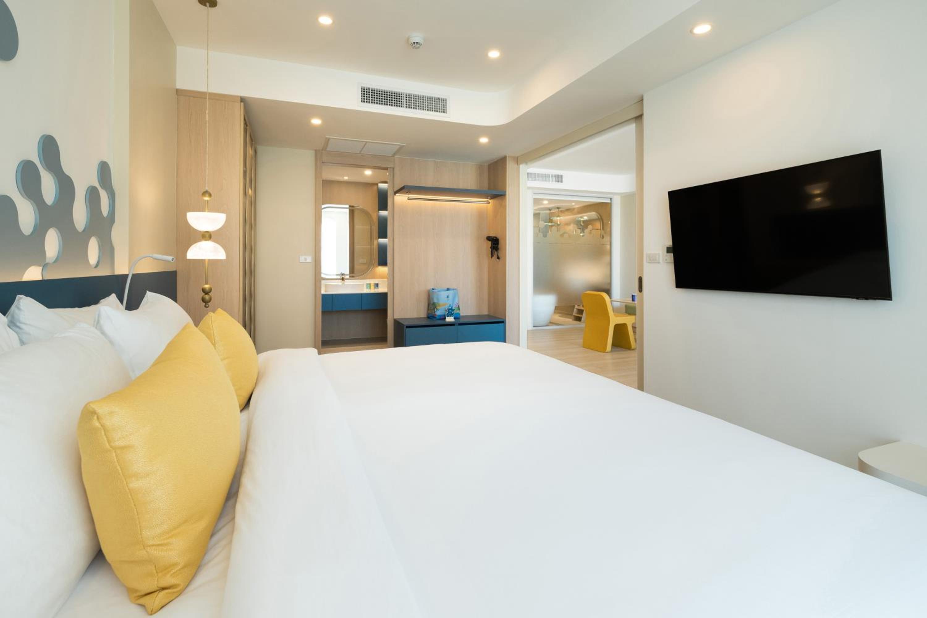 Two Bedroom Teen Suite - Photo 9