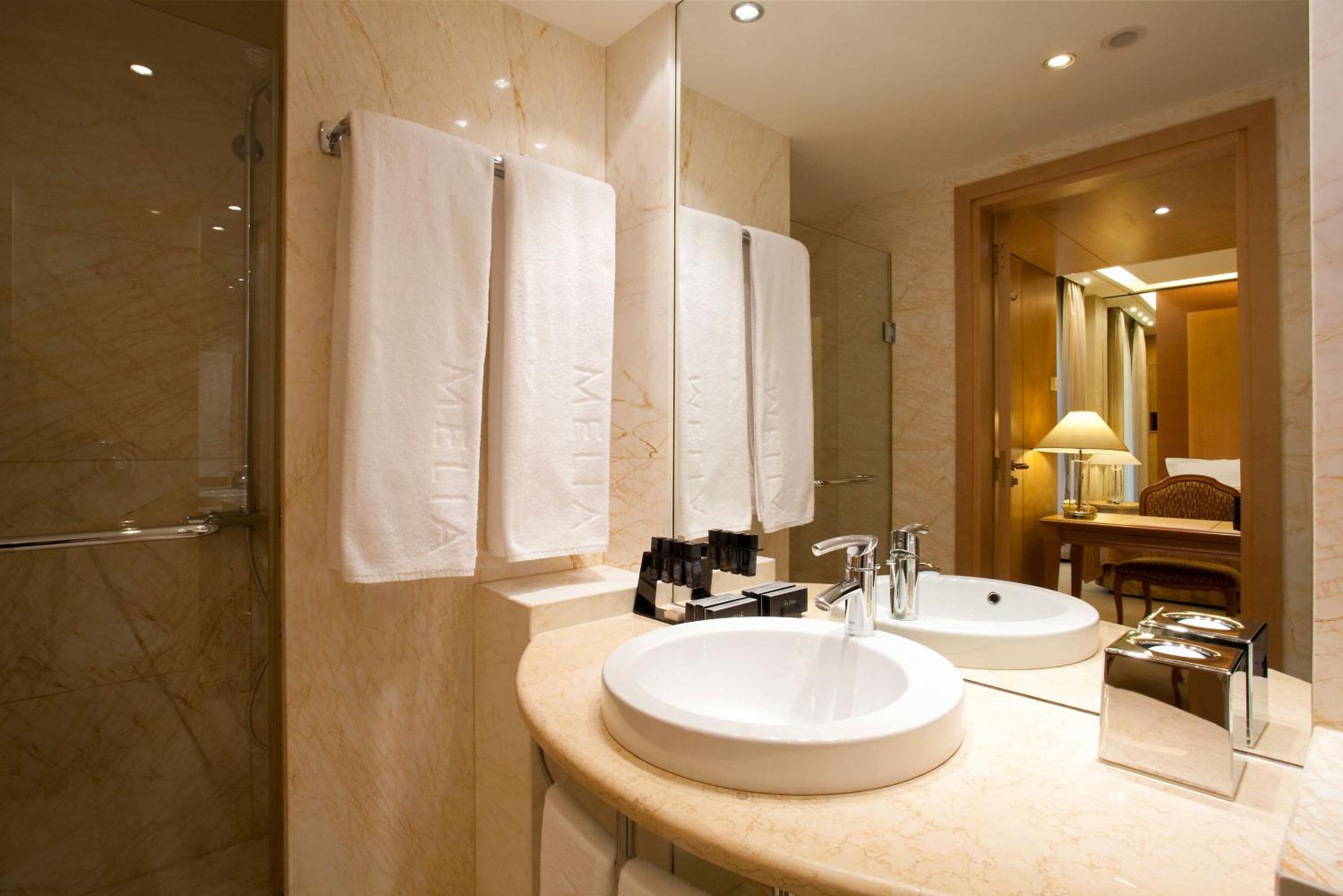 Interconnecting Melia Room
