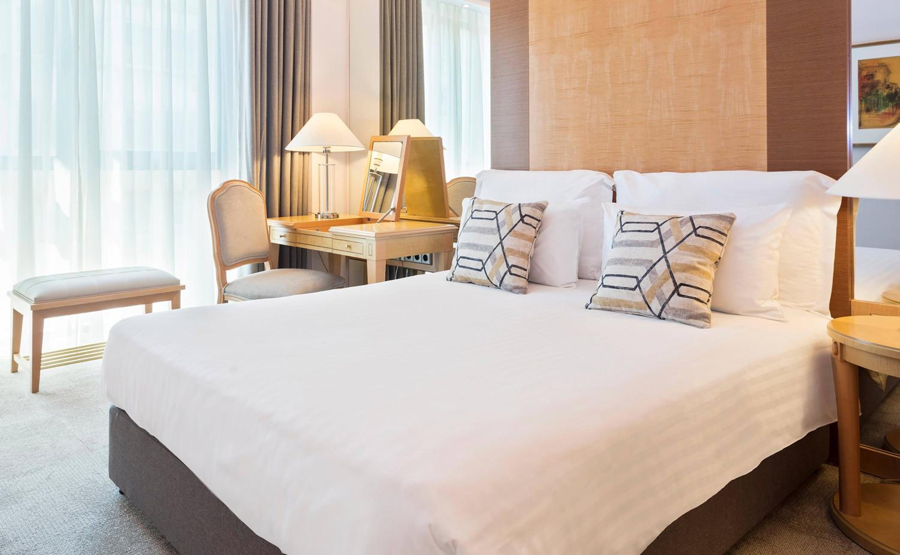 Interconnecting Melia Room