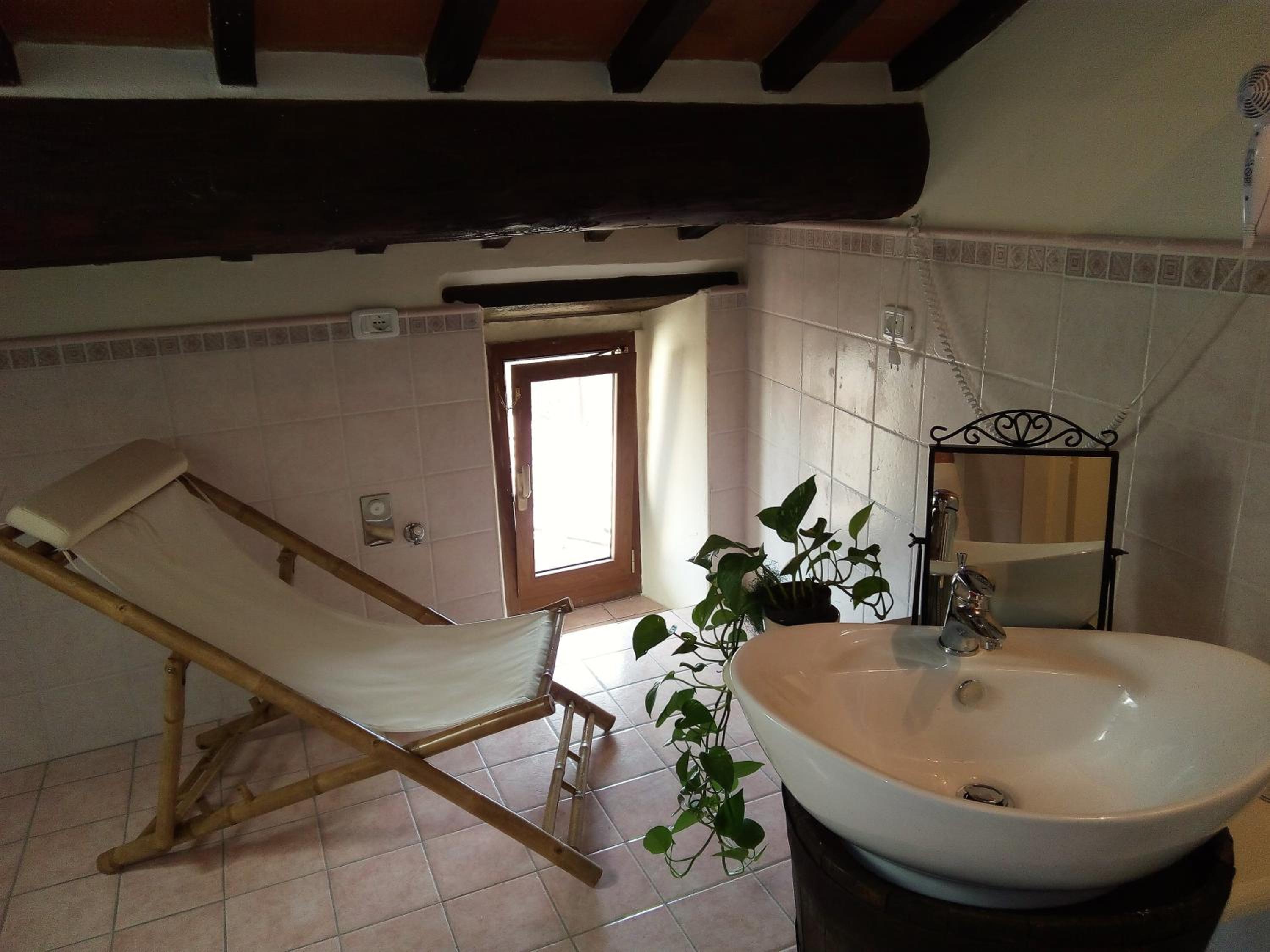Superior Double Room with City View - Photo 7