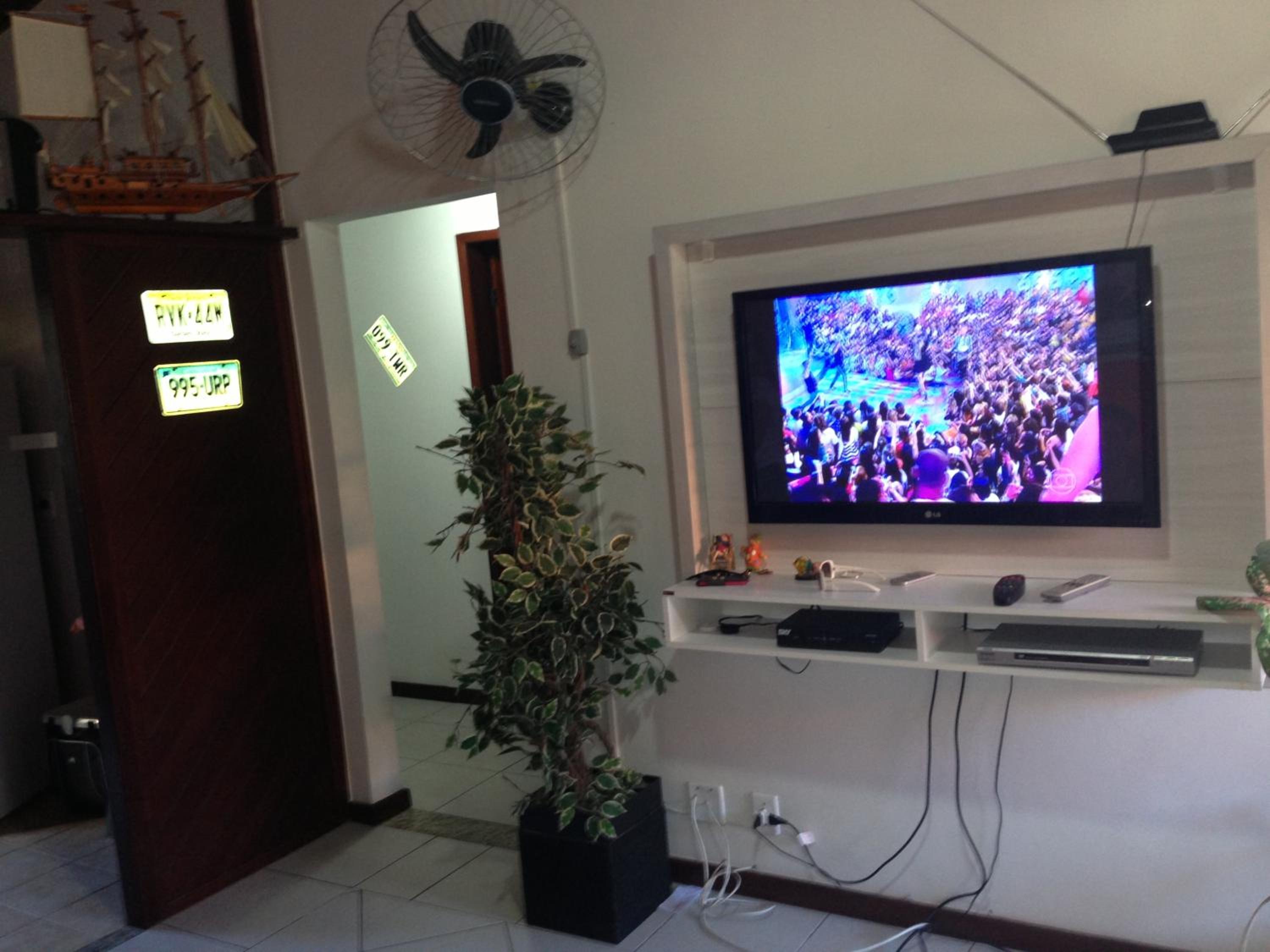 Three-Bedroom Apartment - Photo 11