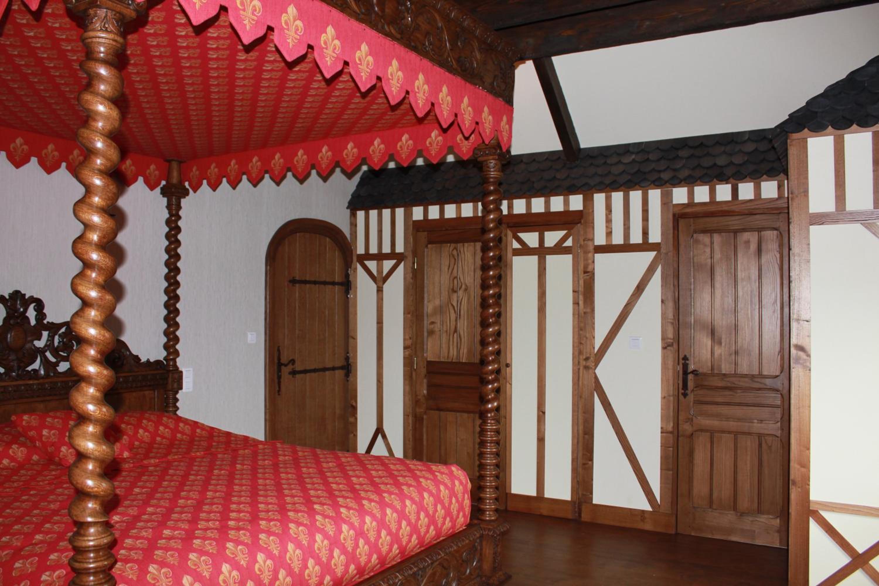 Deluxe King Room - Photo 6