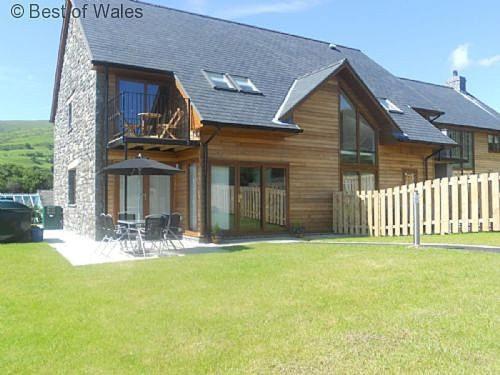 Three-Bedroom Holiday Home  photo 2