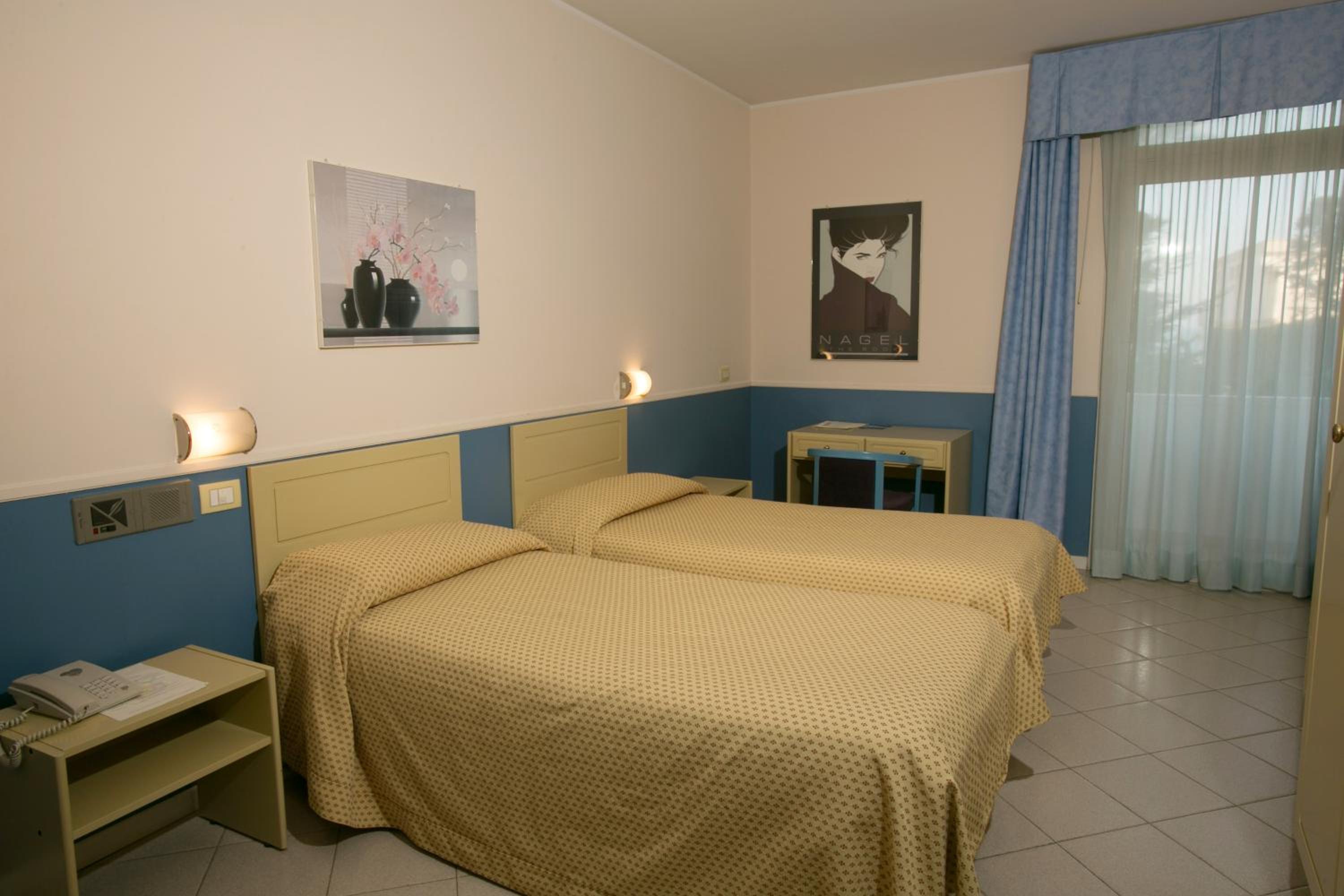 Double or Twin Room with Sea View photo 1