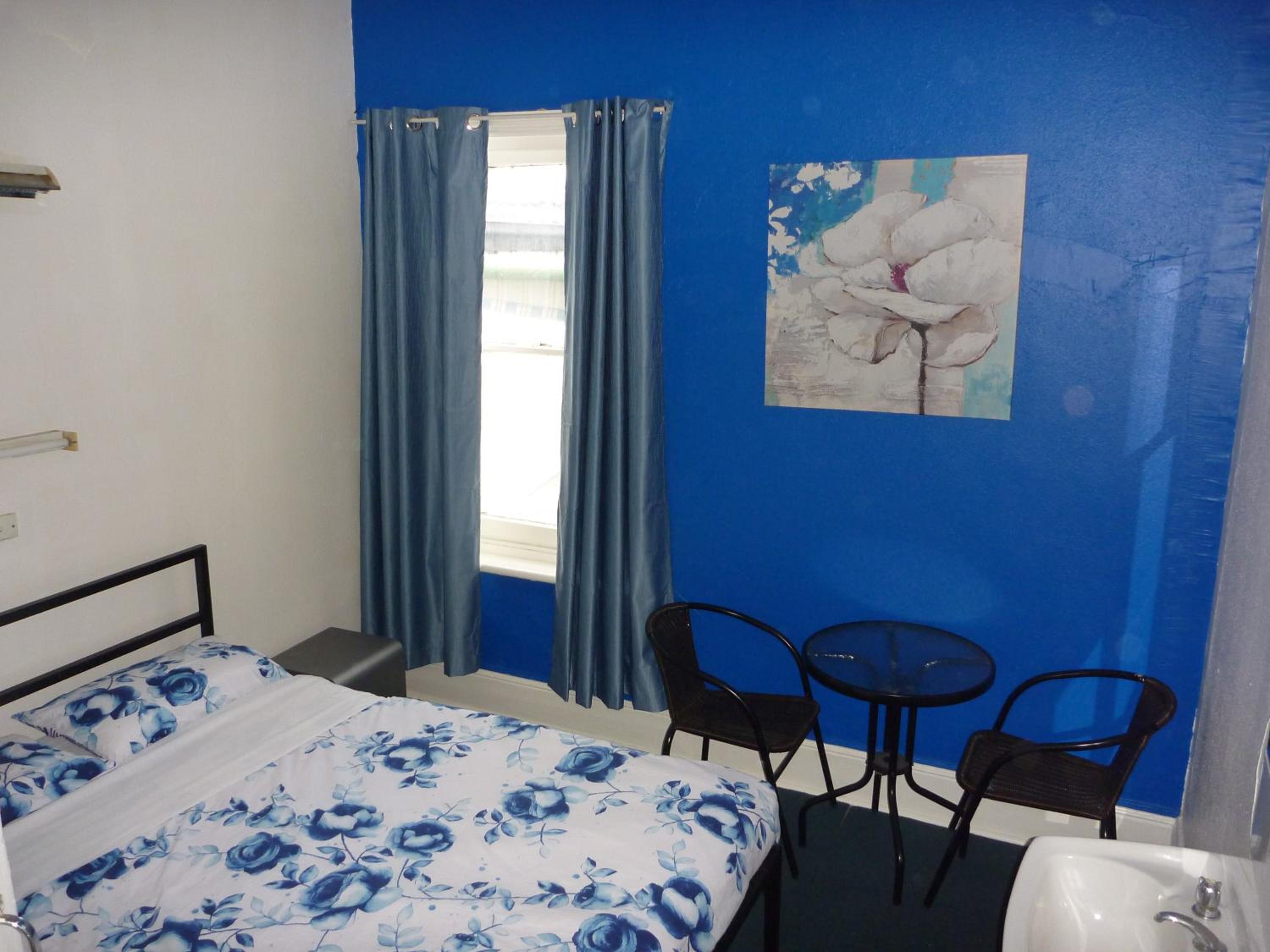 Double Room with Shared Bathroom photo 3