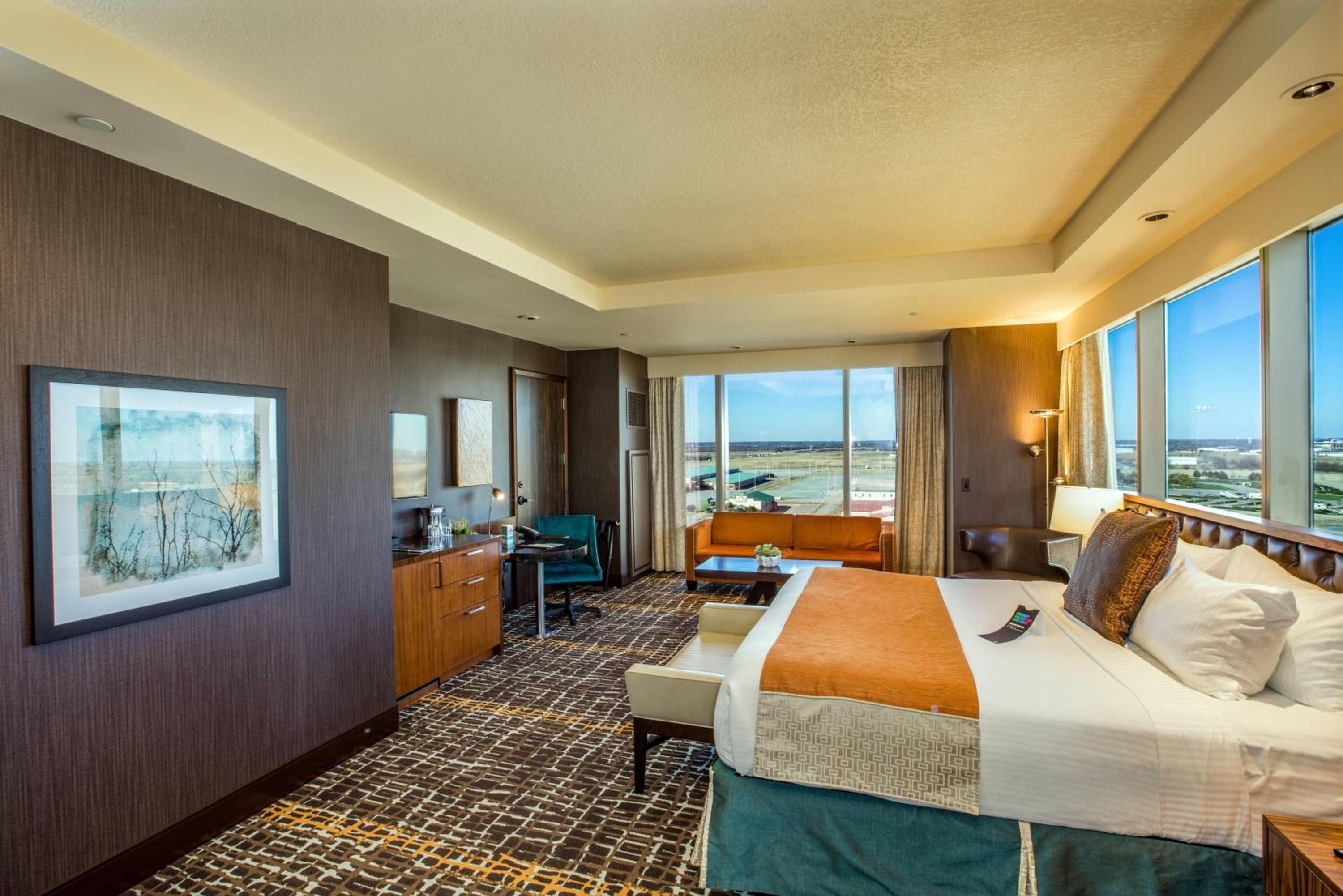 Earth King Suite, Spa Tower - Non-Smoking photo 1