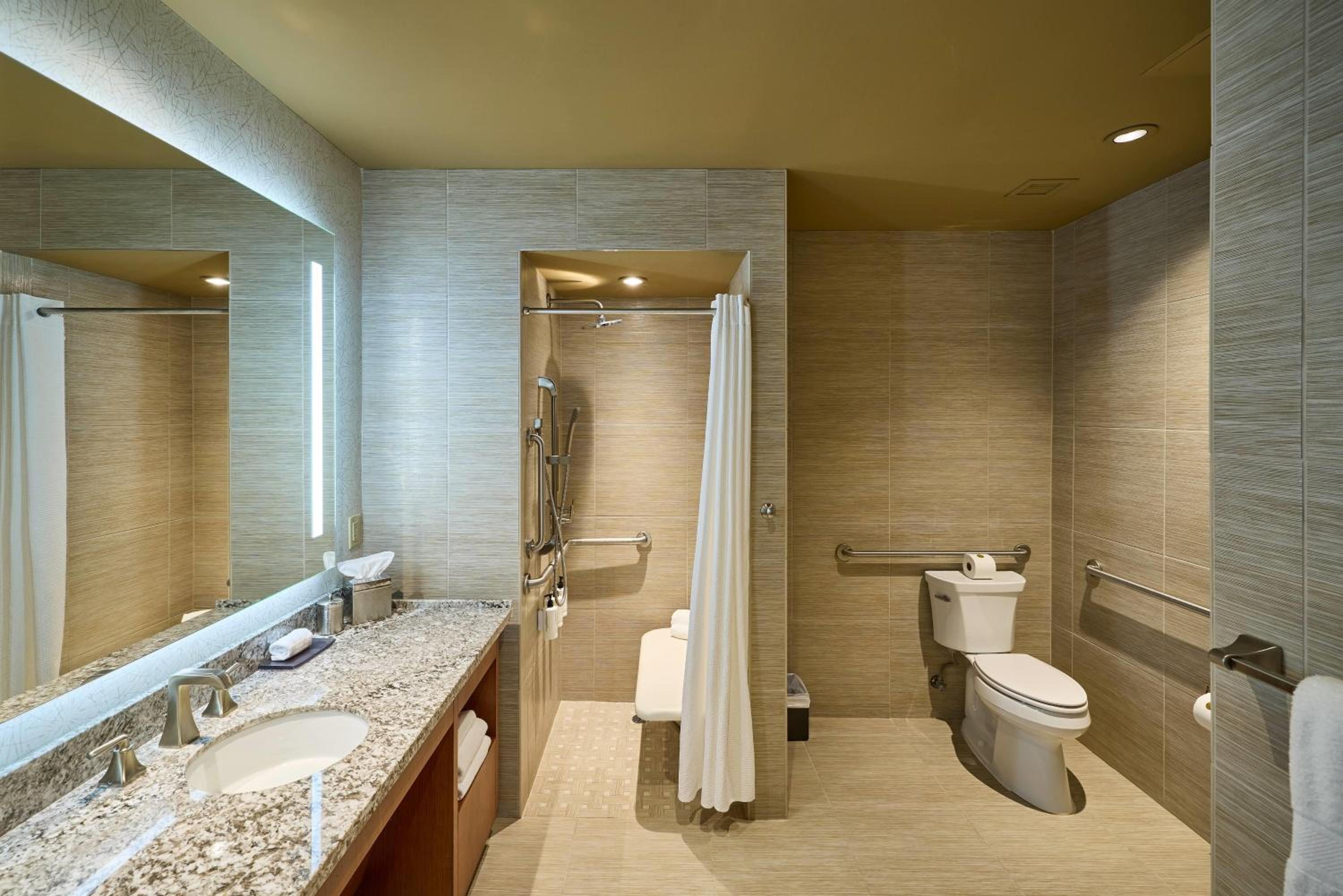 Deluxe Queen Room with Two Queen Beds and Roll-In Shower, Spa Tower - Mobility and Hearing Accessible/Non-Smoking photo 2