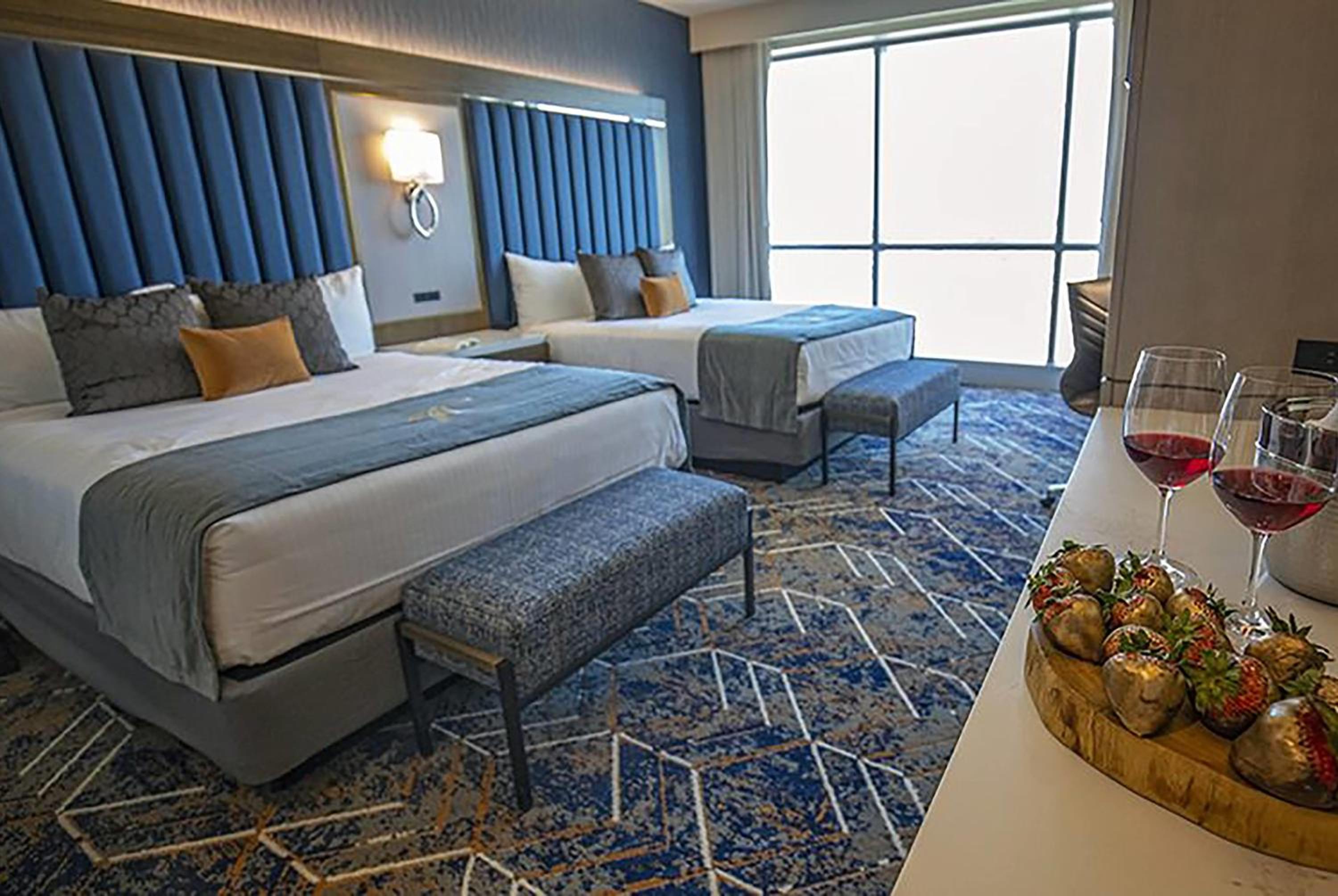 Deluxe Queen Room with Two Queen Beds, Sky Tower - Non-Smoking photo 2