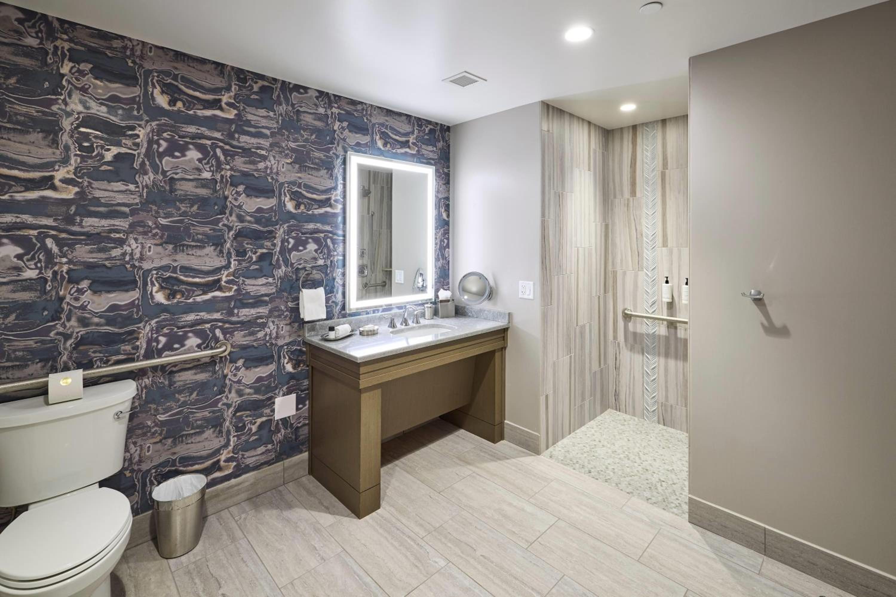 Deluxe Queen Room with Two Queen Beds and Roll-In Shower, Grand Tower - Mobility and Hearing Accessible/Non-Smoking photo 2