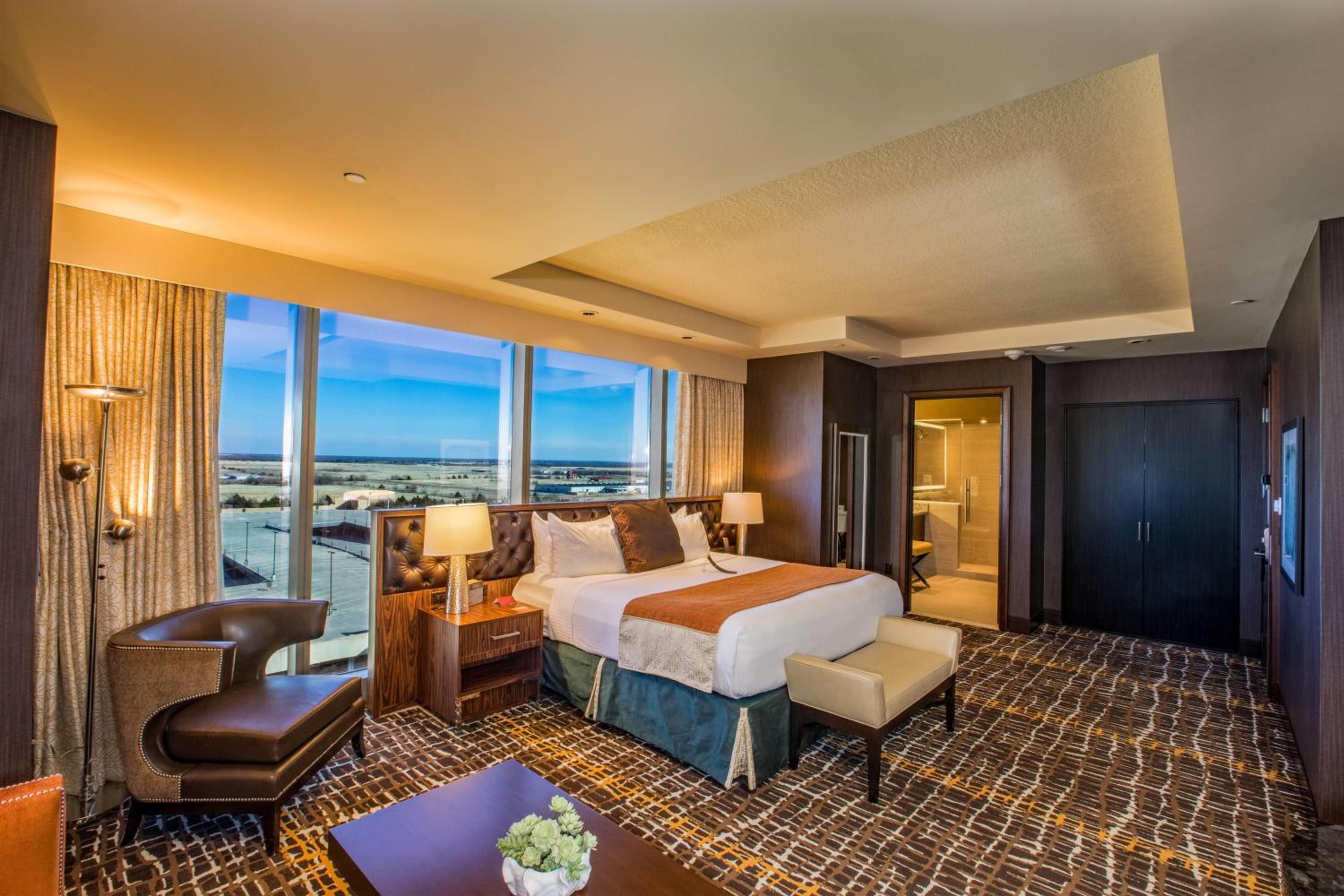 Earth King Suite, Spa Tower - Non-Smoking photo 2