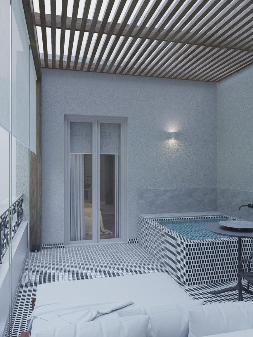 Deluxe Suite with Spa Bath