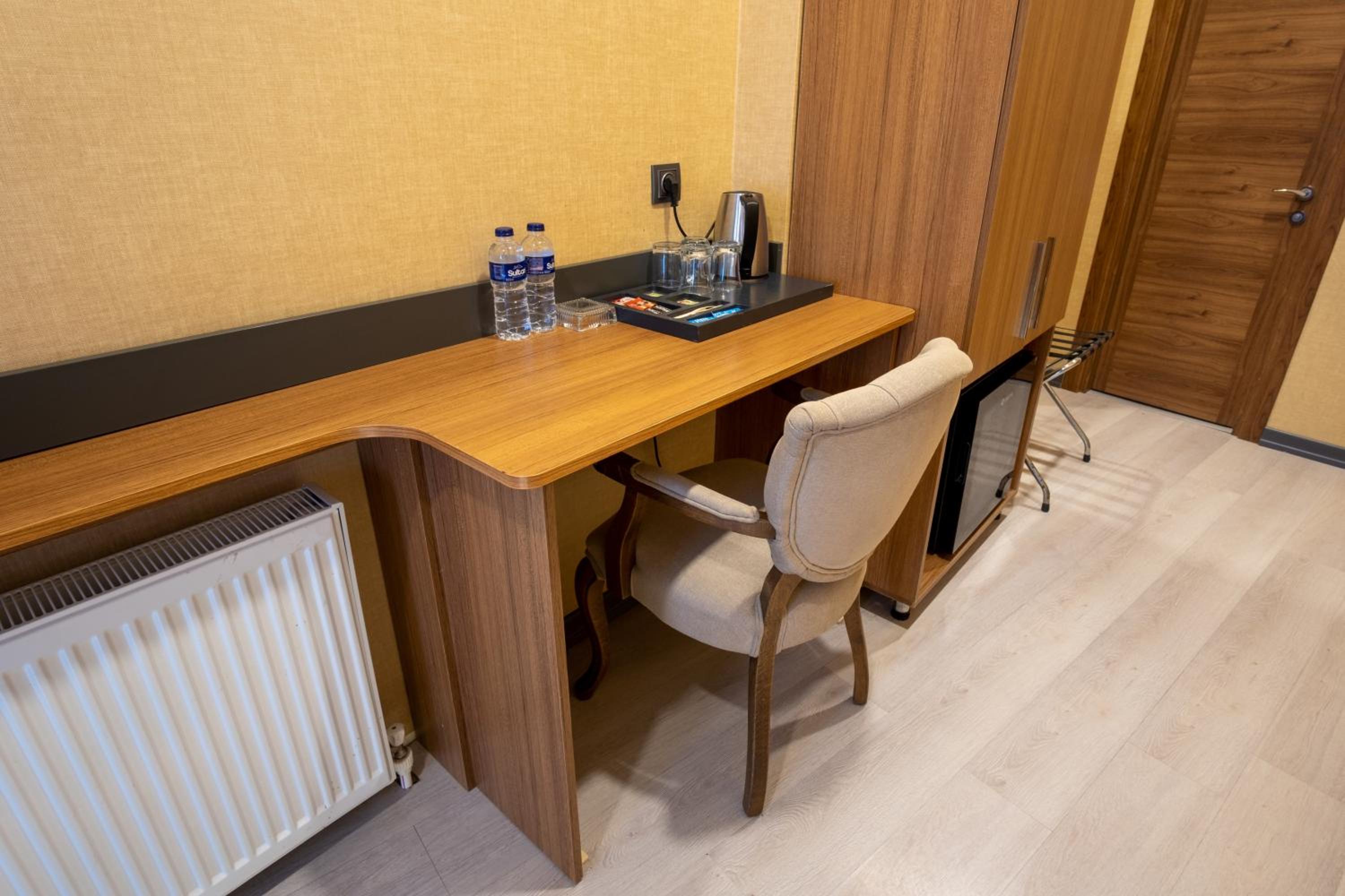 Deluxe Queen Room