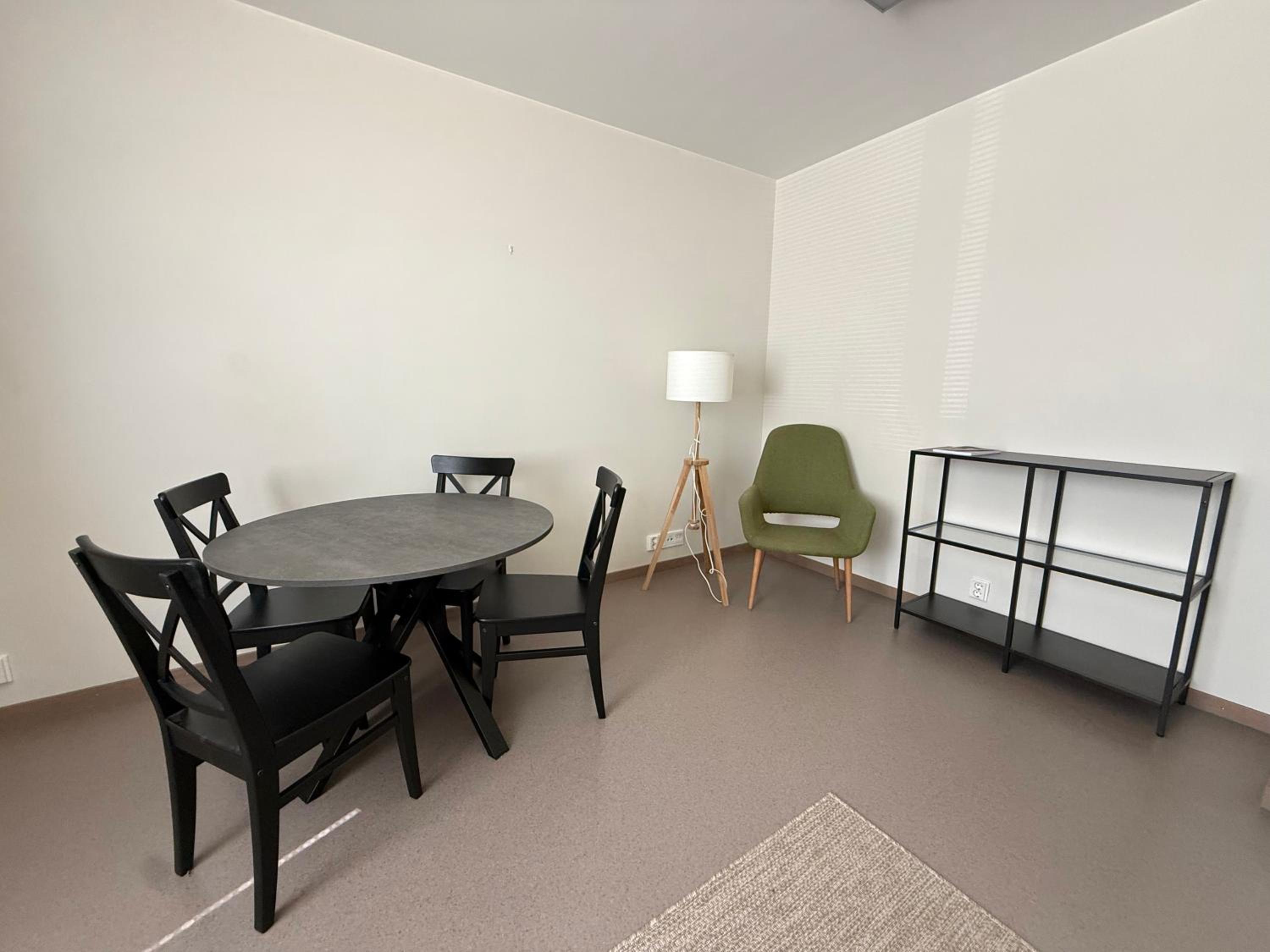 One-Bedroom Apartment - Non-Smoking photo 1
