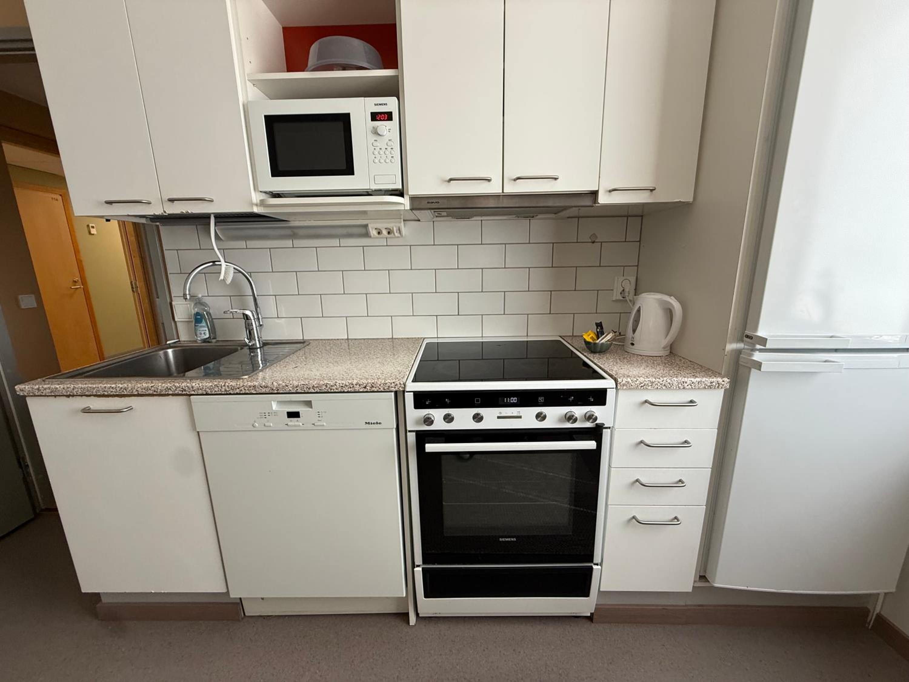One-Bedroom Apartment - Non-Smoking photo 2