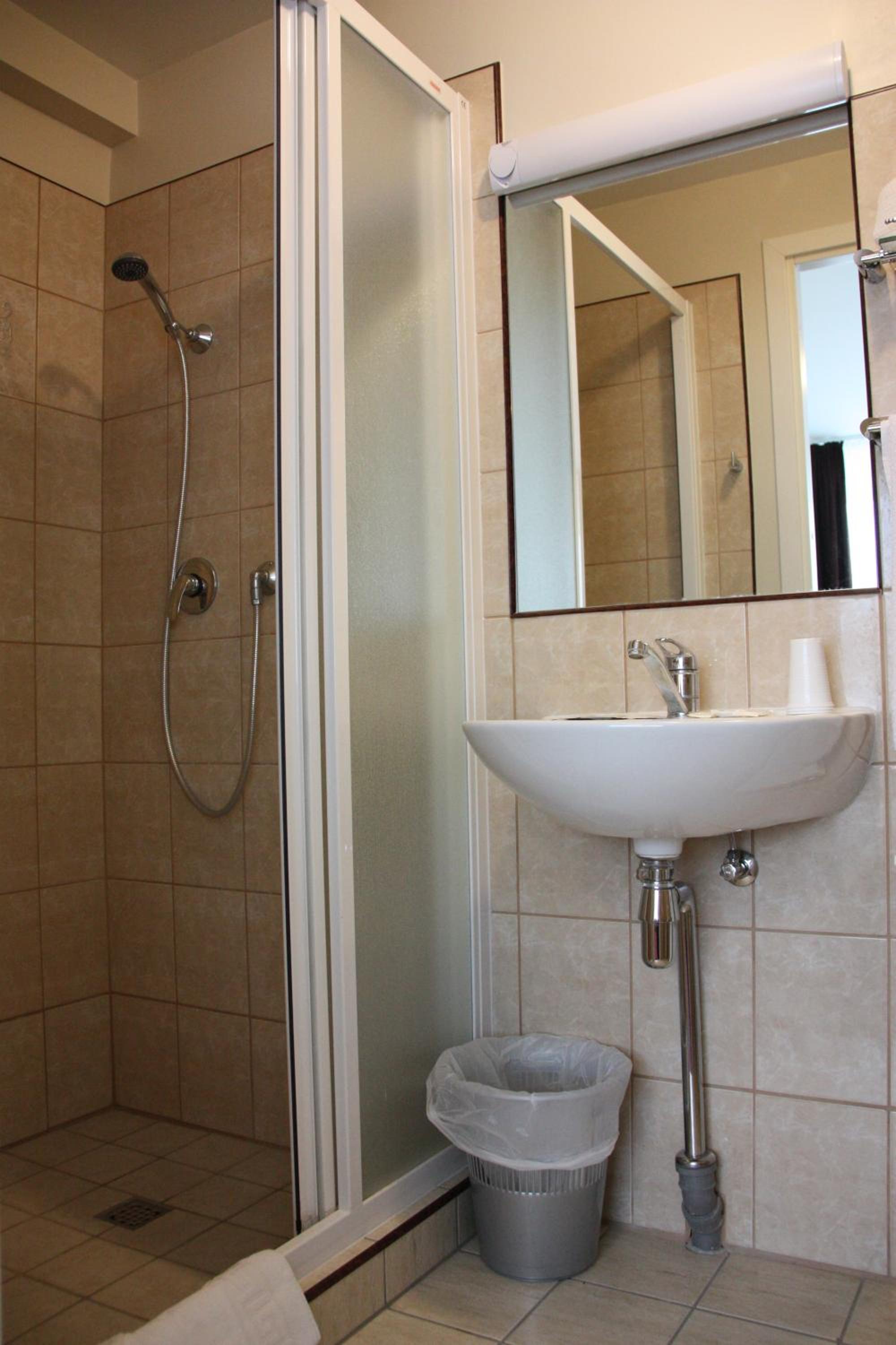 Triple Room - Photo 9