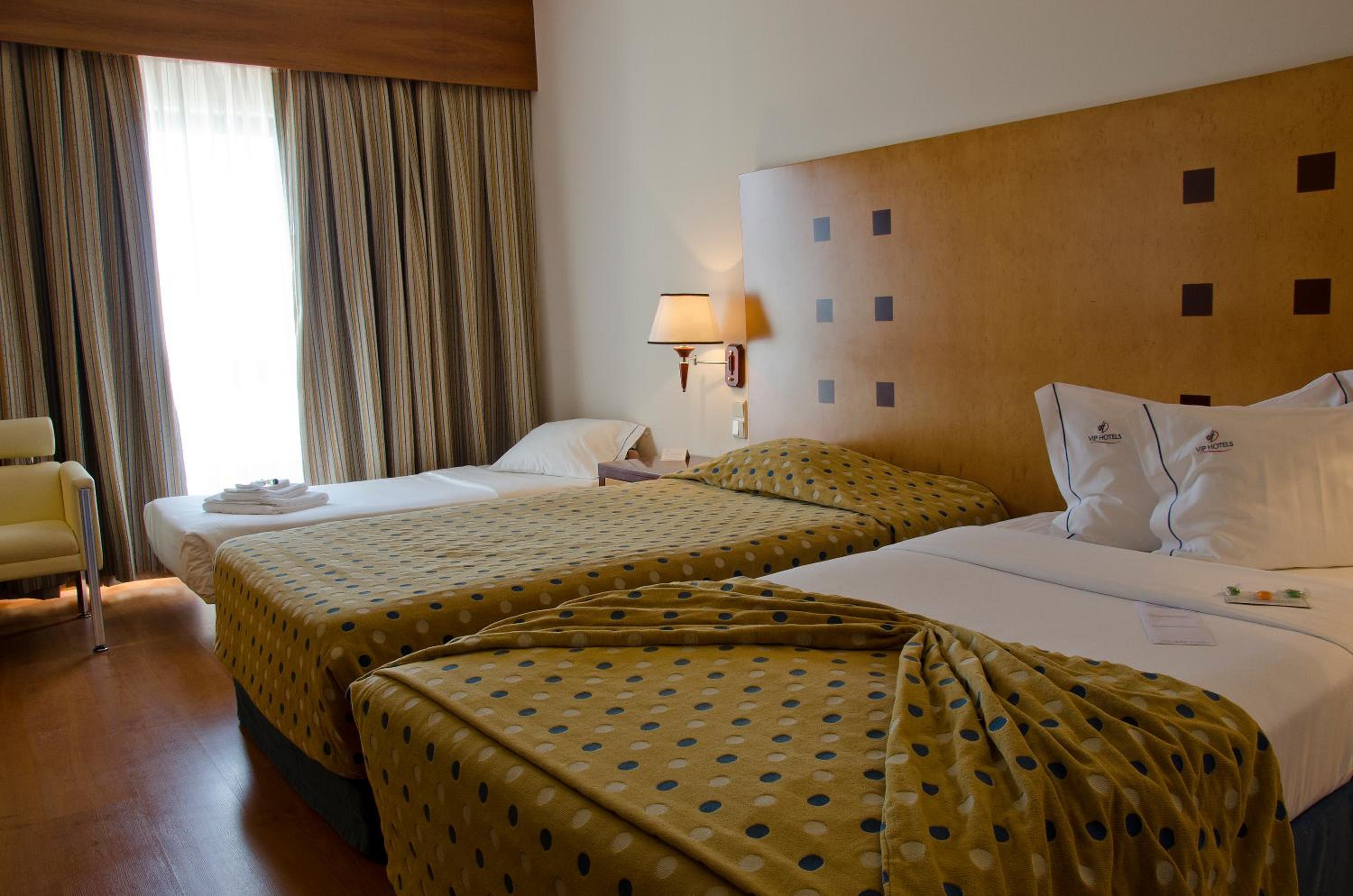 Double or Twin Room - Photo 4