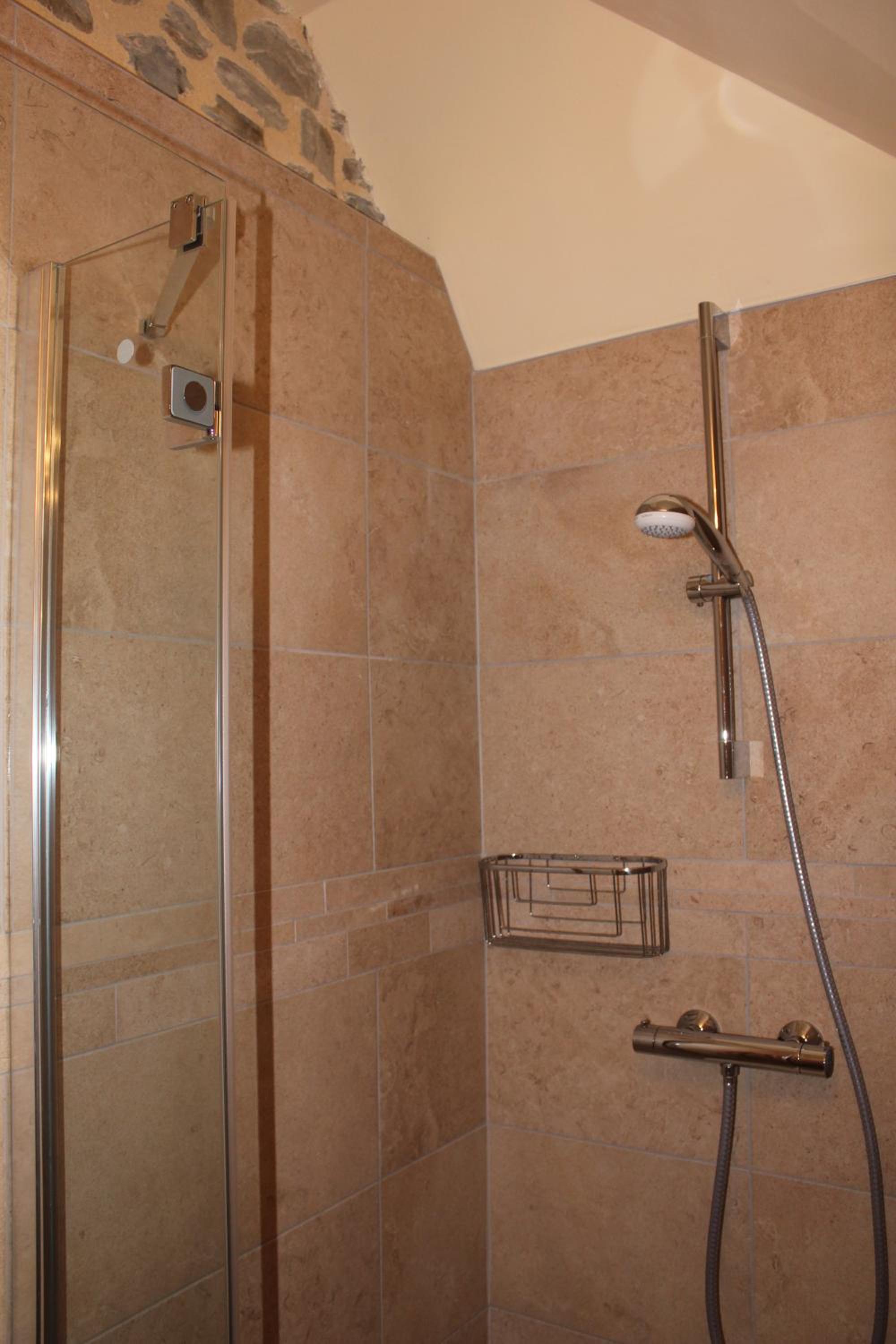 Deluxe King Room - Photo 2