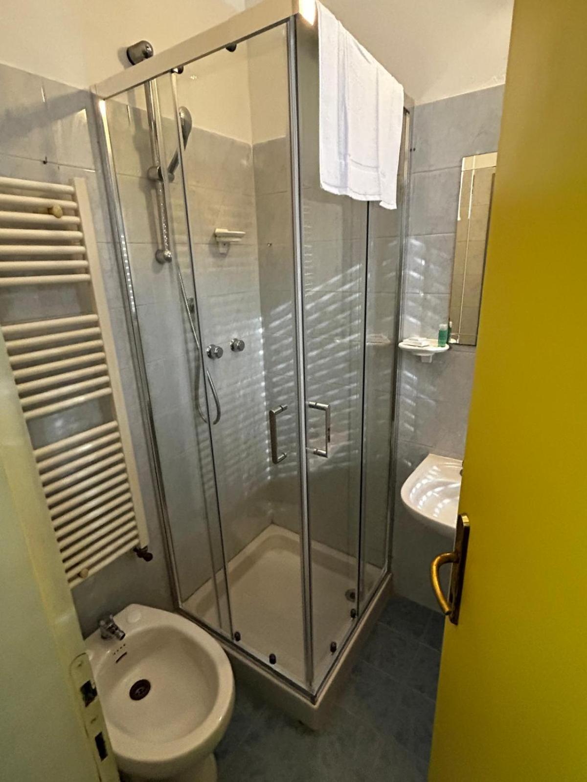 Double Room with Balcony - Photo 4