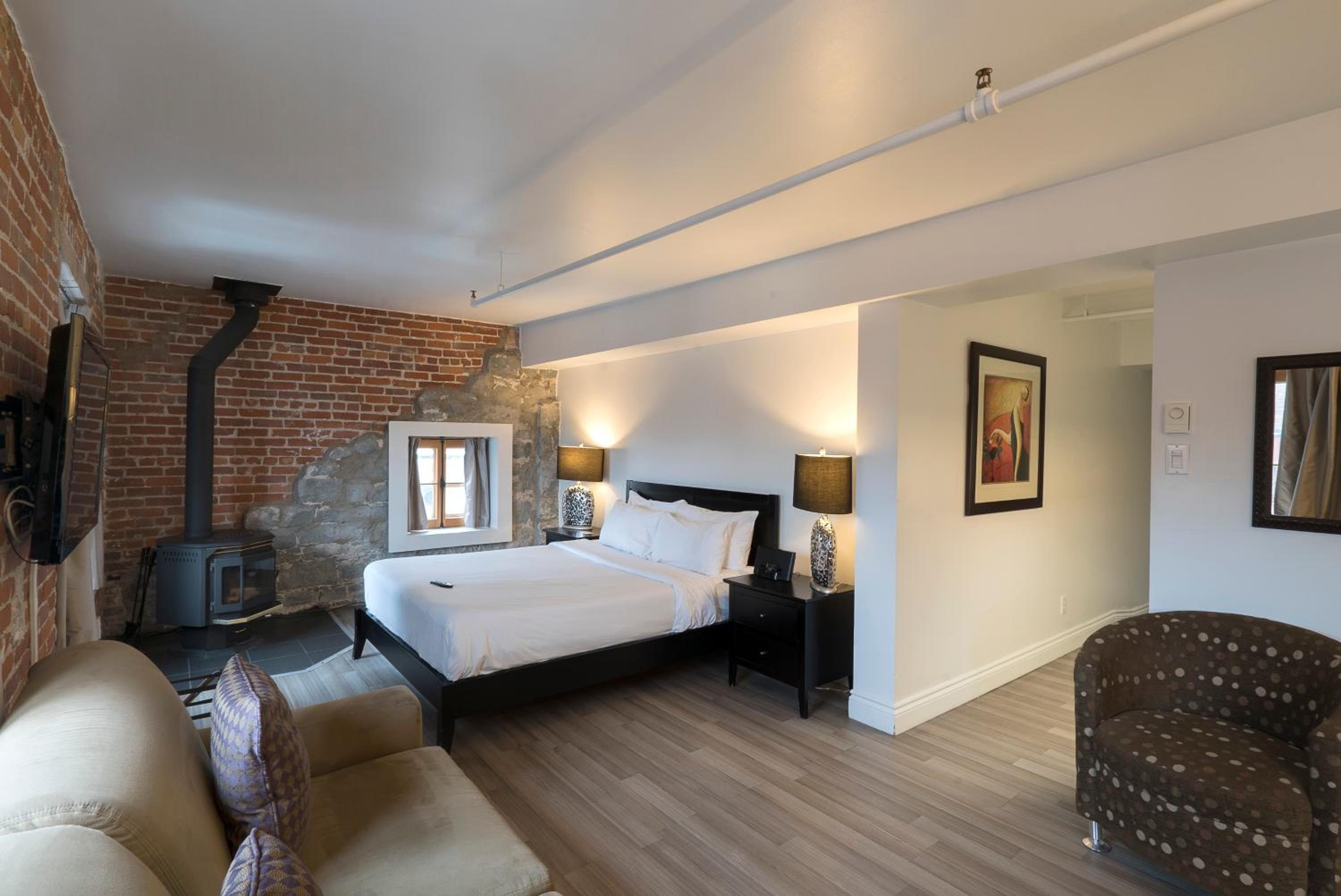 Deluxe Plus Room / Kitchenette / Animals Permitted on 1st floor ($) - Photo 4
