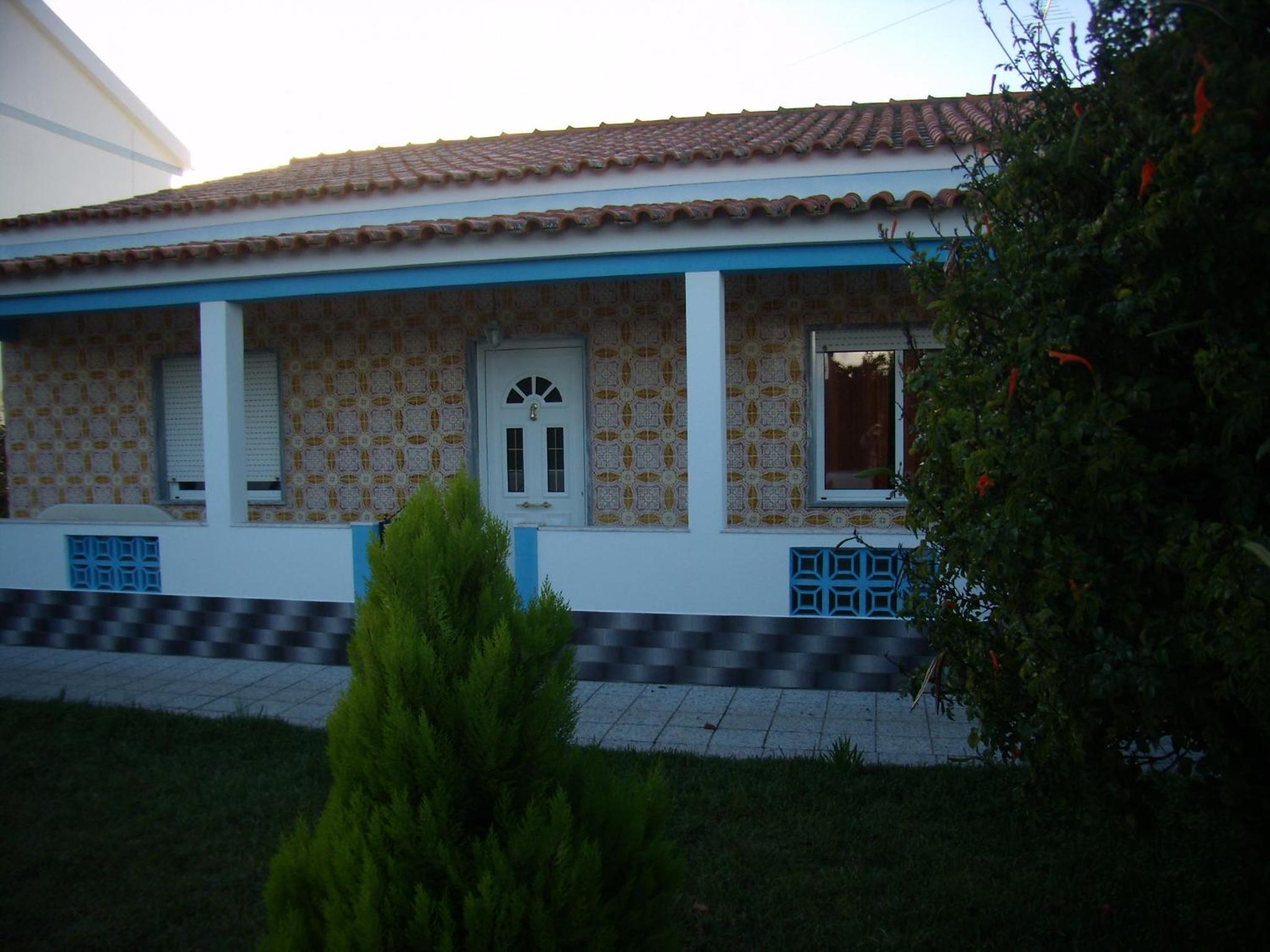 Three-Bedroom House photo 3