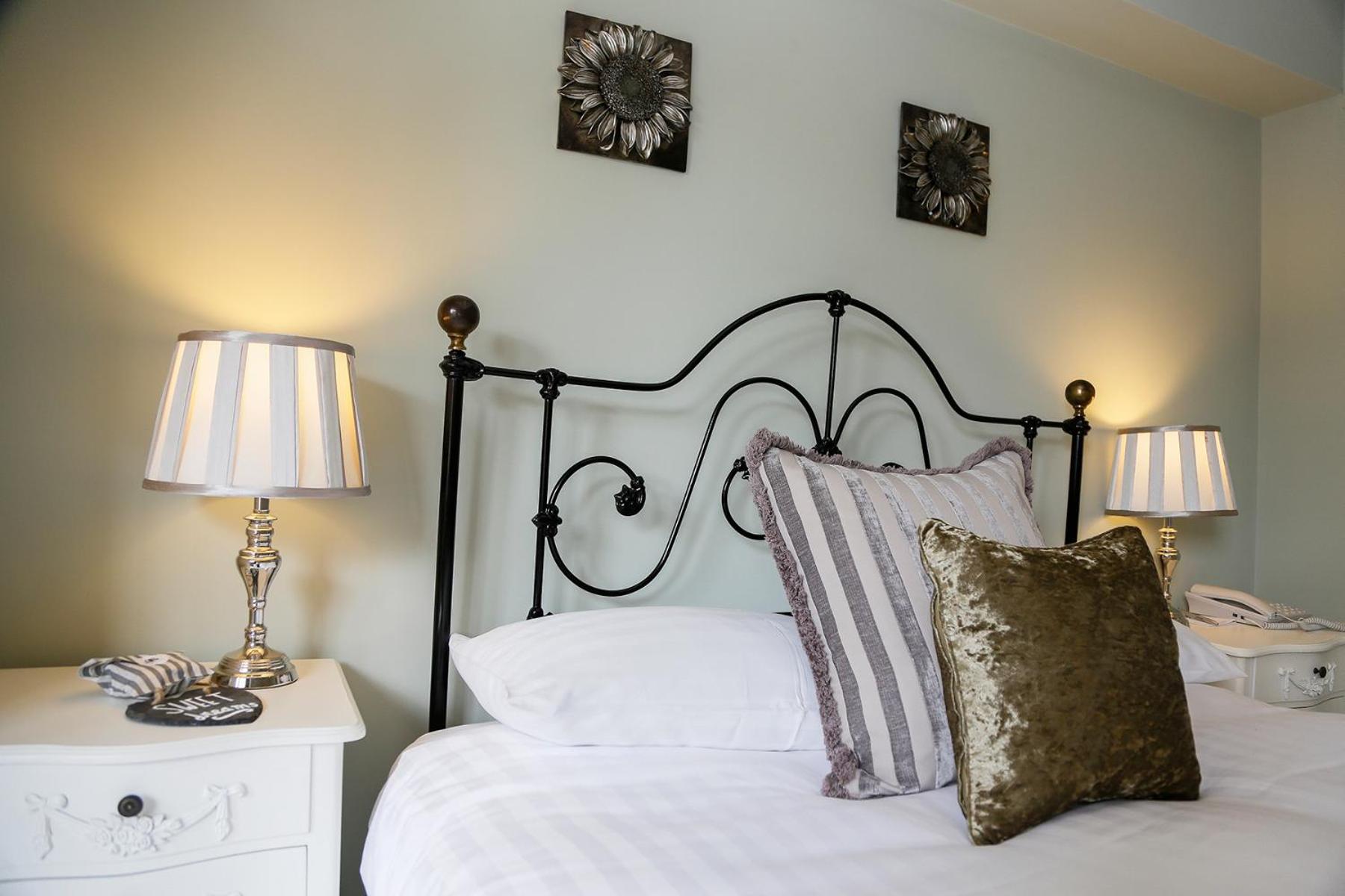 Standard Double Room - Photo 8