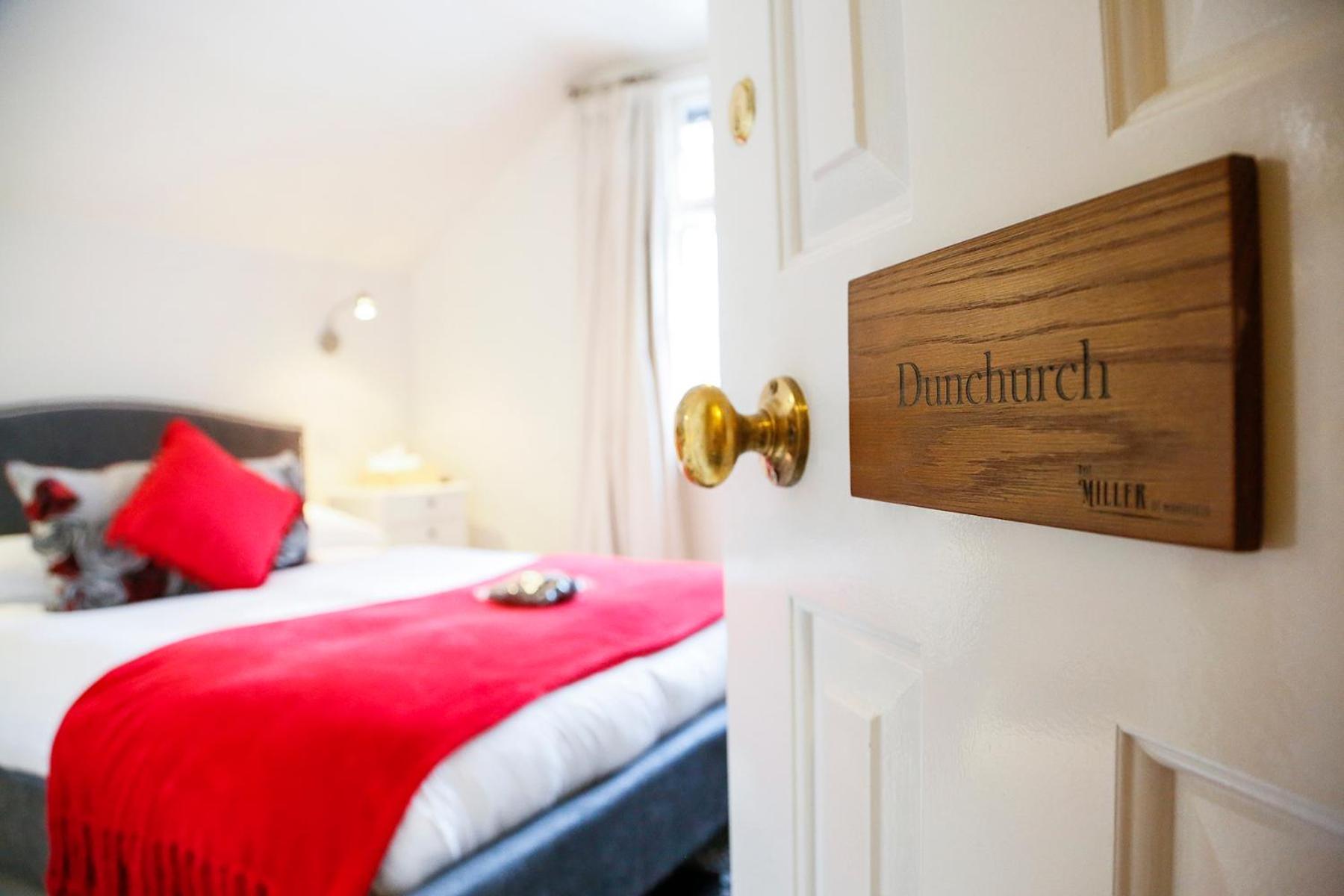 Standard Double Room - Photo 9