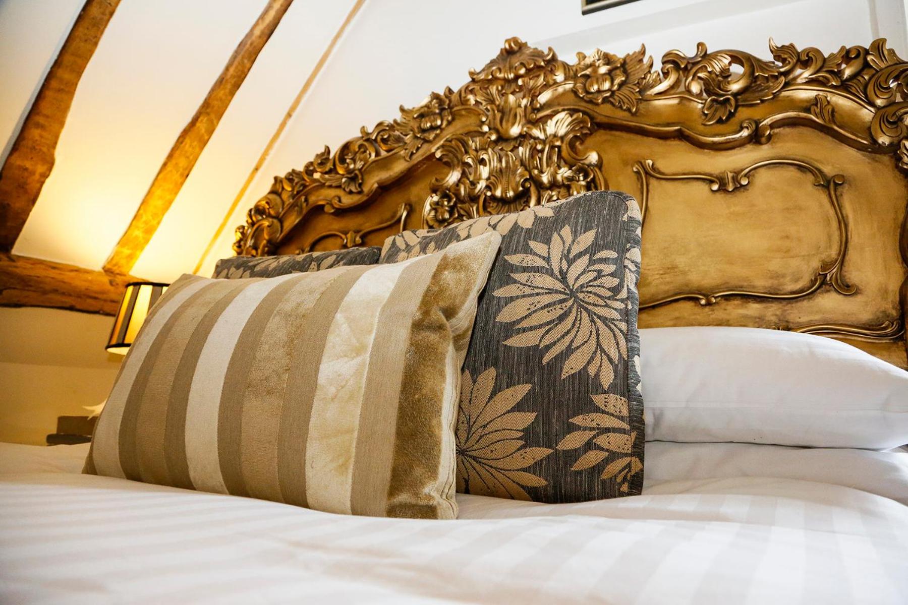 Standard Double Room - Photo 10