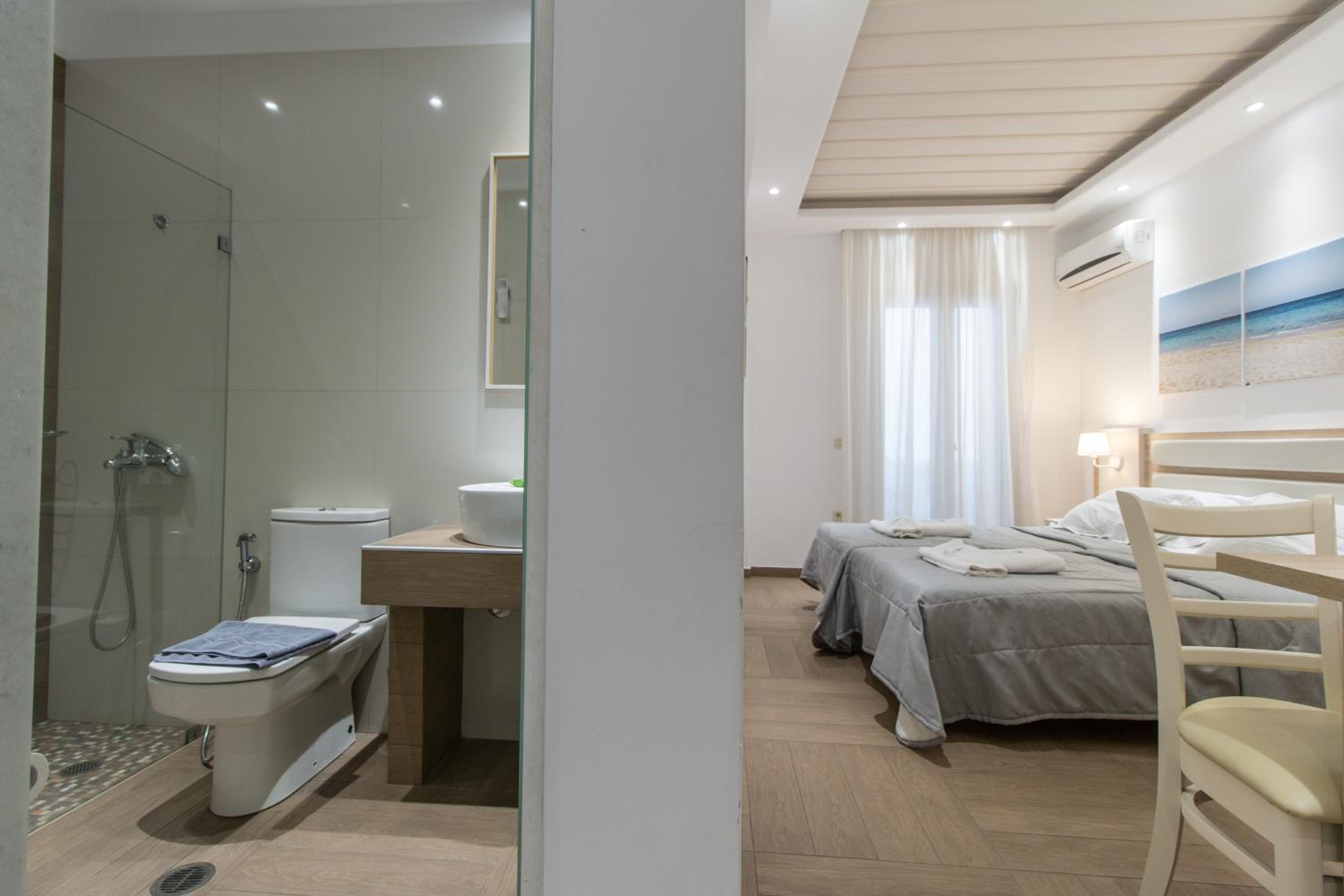 Deluxe Double Room - Photo 13